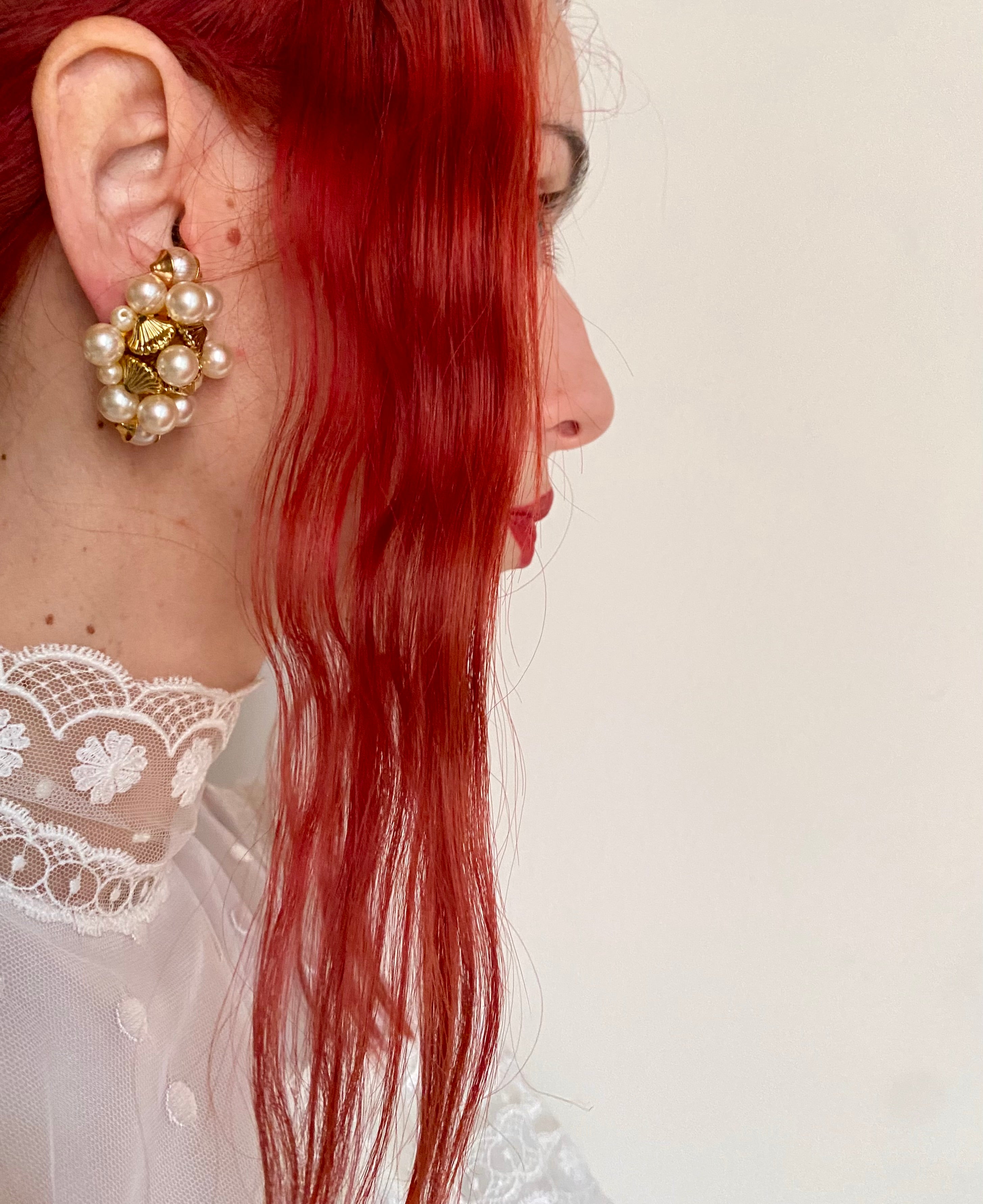 Capri orecchini a clip con perle e conchiglie