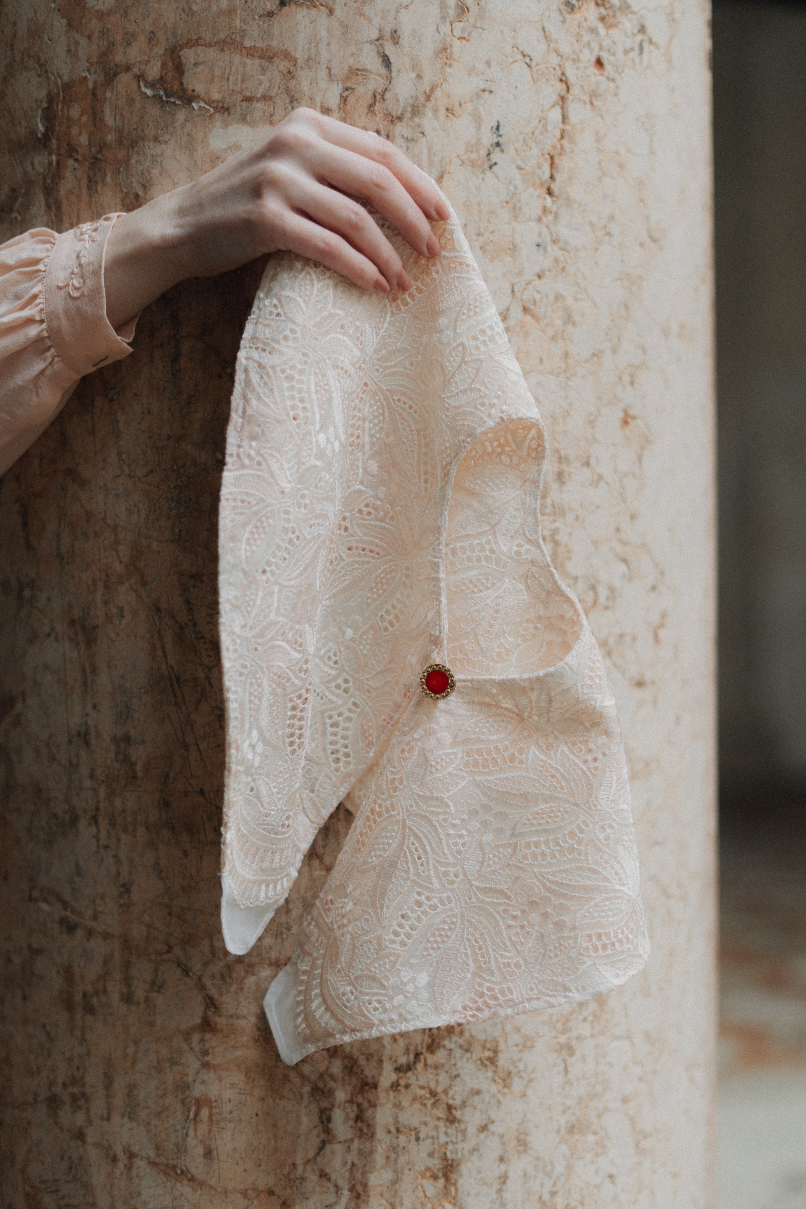 Colletto a punta pastello in pizzo antico veneziano