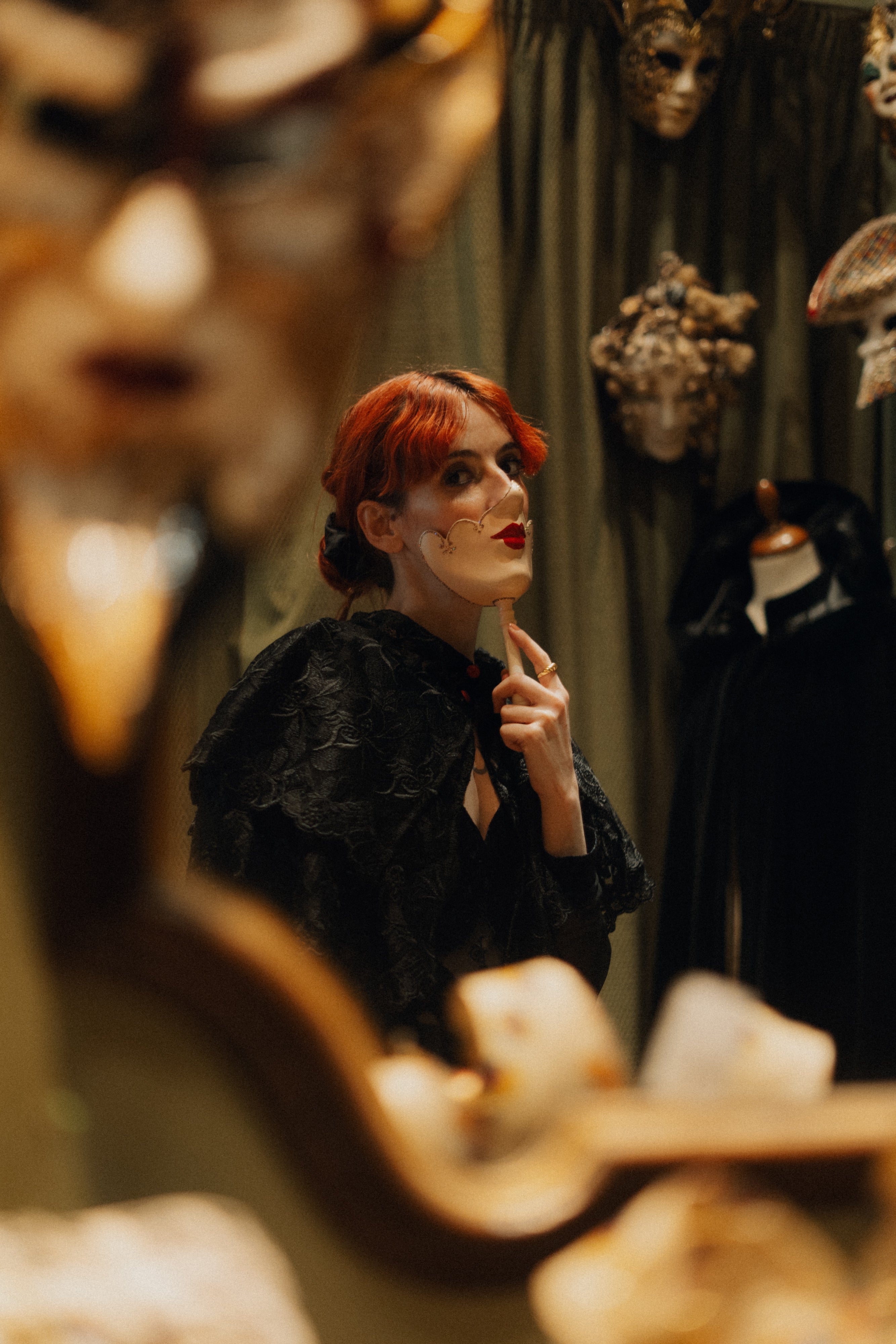 Mantellina in stile vittoriano in pizzo antico veneziano