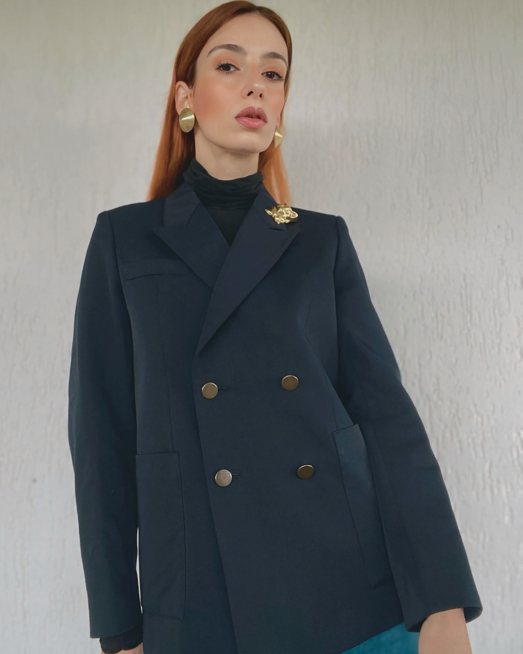 Blazer doppiopetto blu e revers a punta di lancia