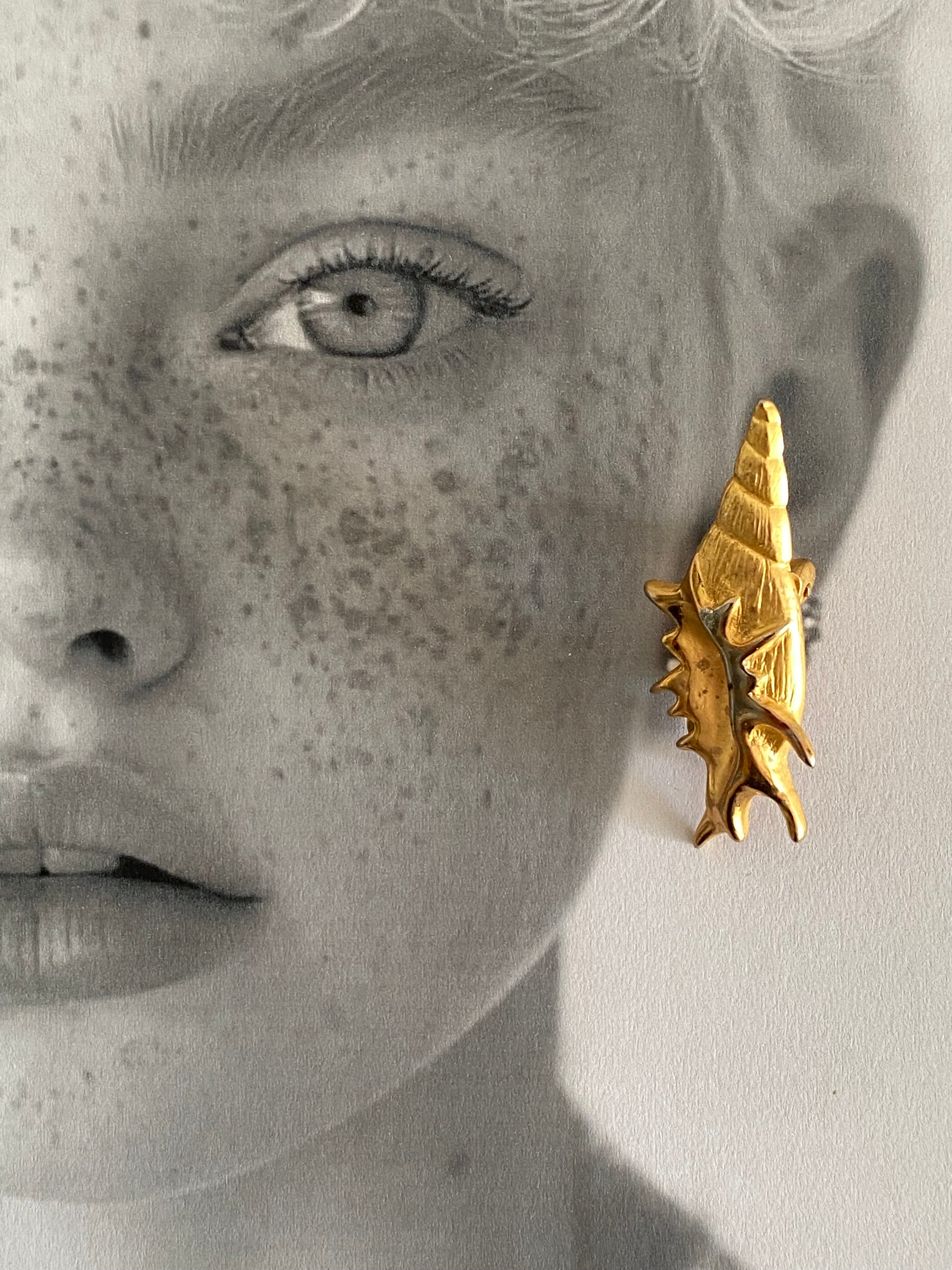 Teti orecchini a clip a conchiglia