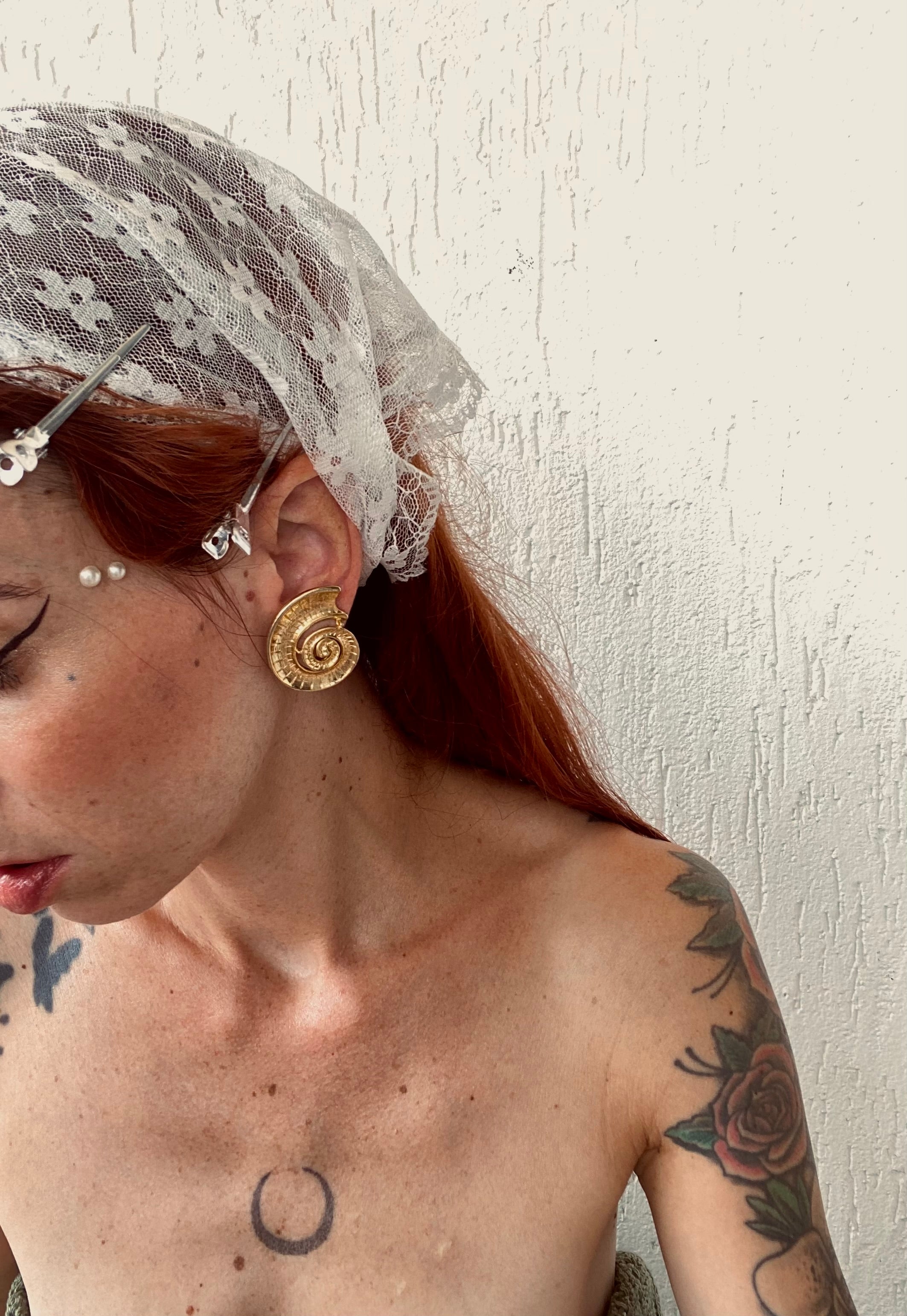 Ammonite orecchini a clip a conchiglia