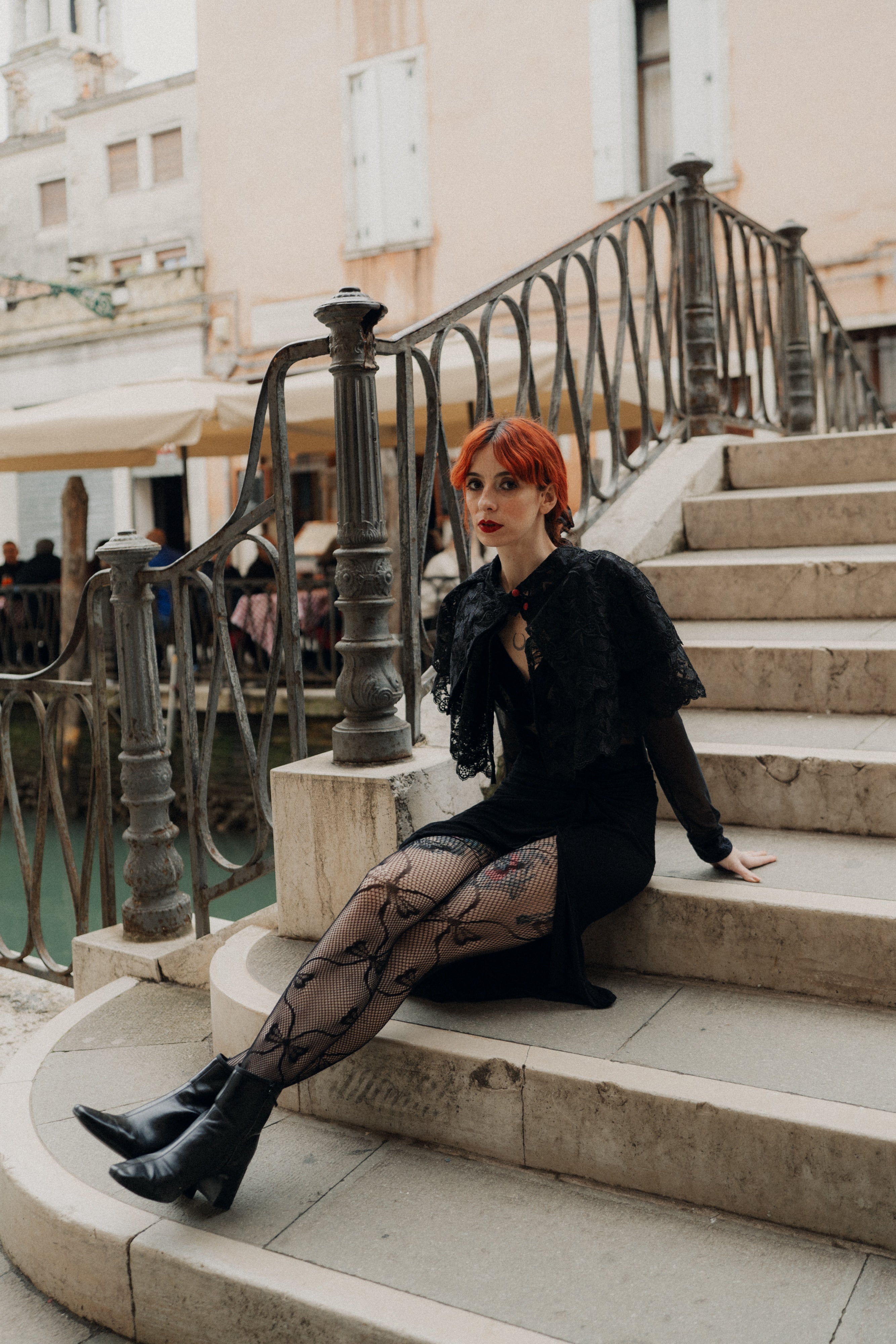 Mantellina in stile vittoriano in pizzo antico veneziano