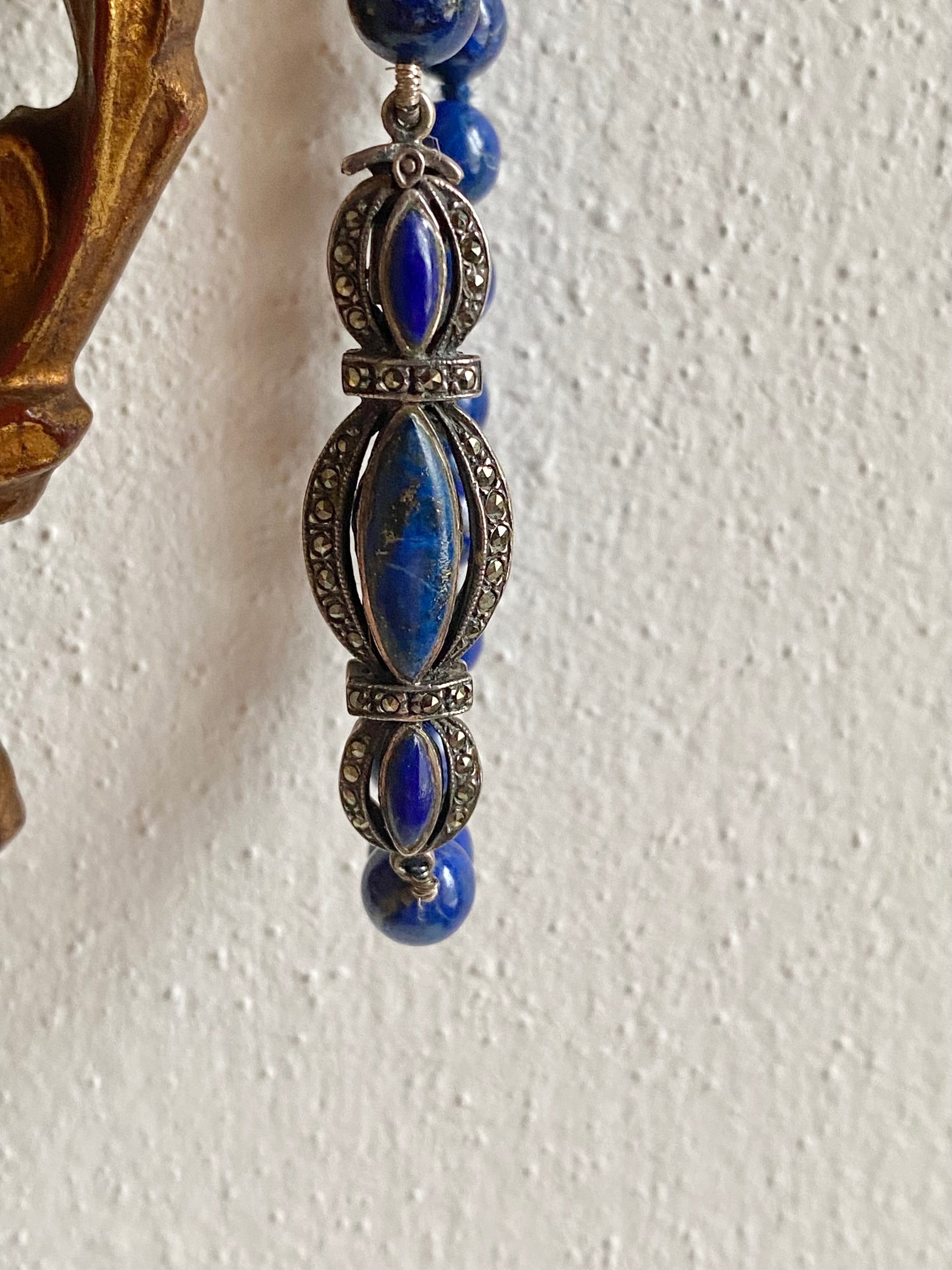 Collana in lapislazzuli con chiusura in pietra