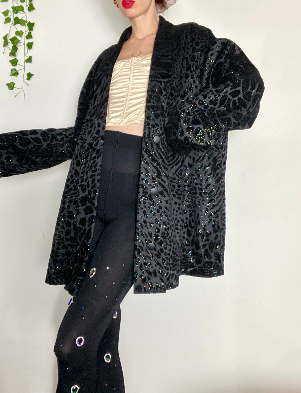 Blazer nero con dettagli maculati glitterati e collo sciallato