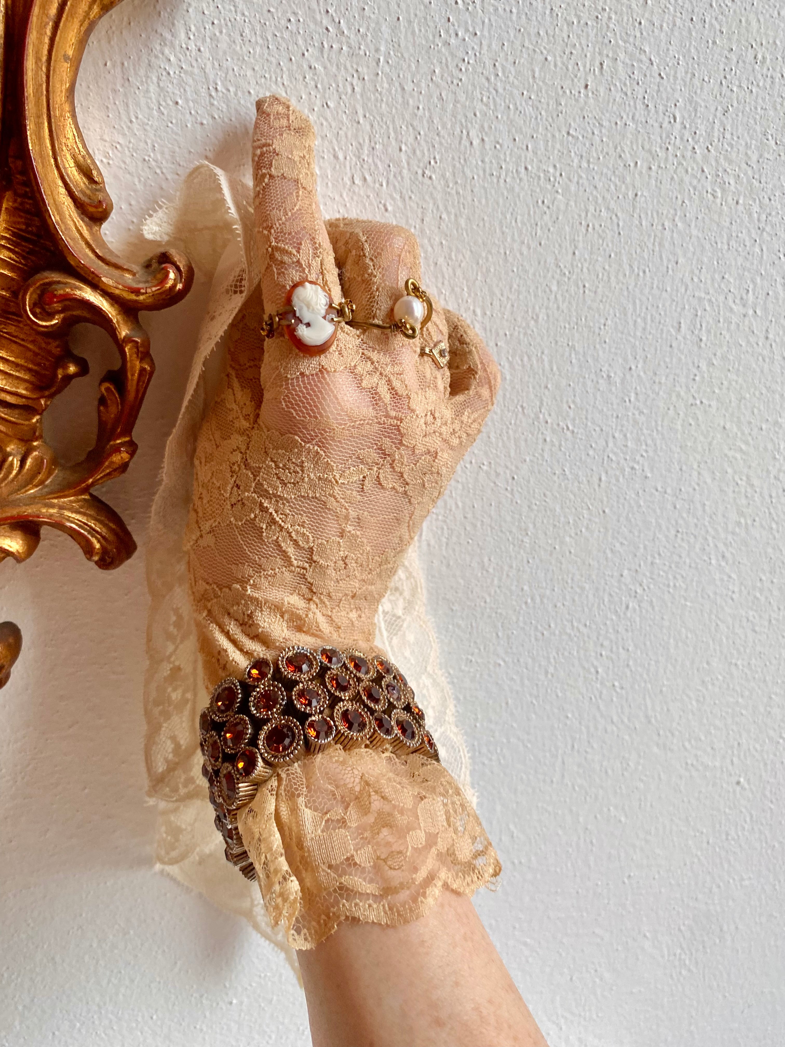 Bracciale con pietre