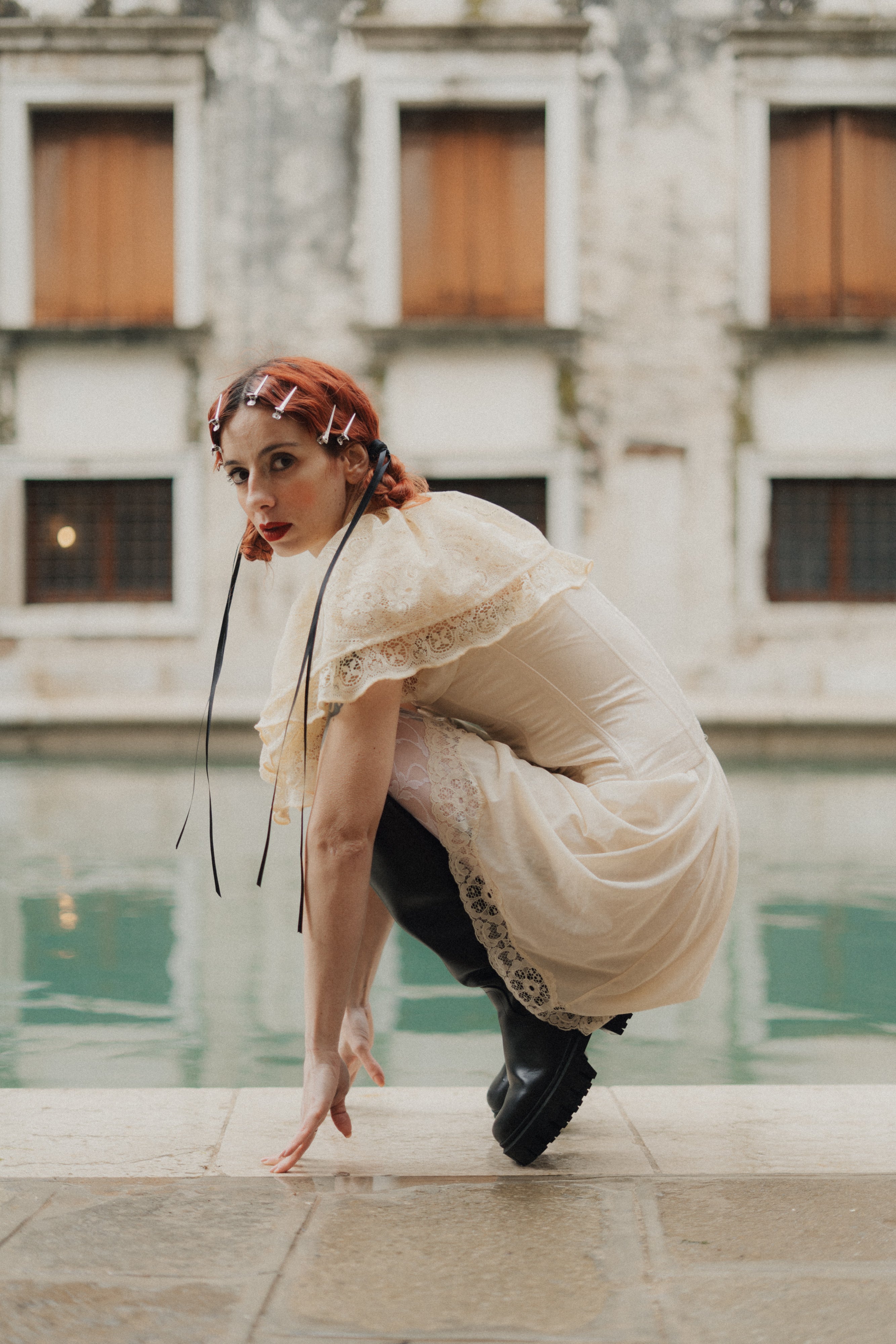 Mantellina stile vittoriano in pizzo antico veneziano pastello