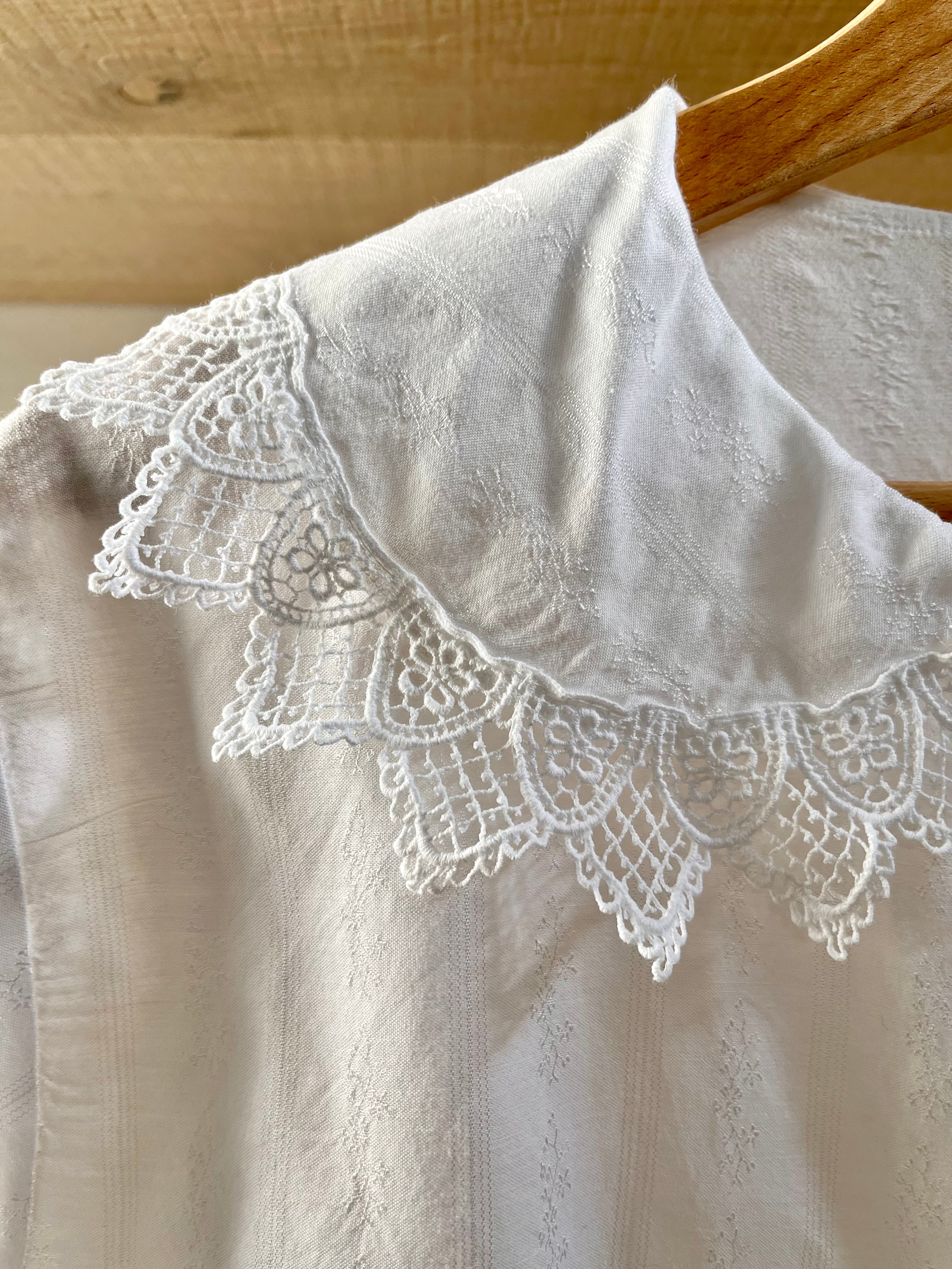Shirt with lace and tatted collar