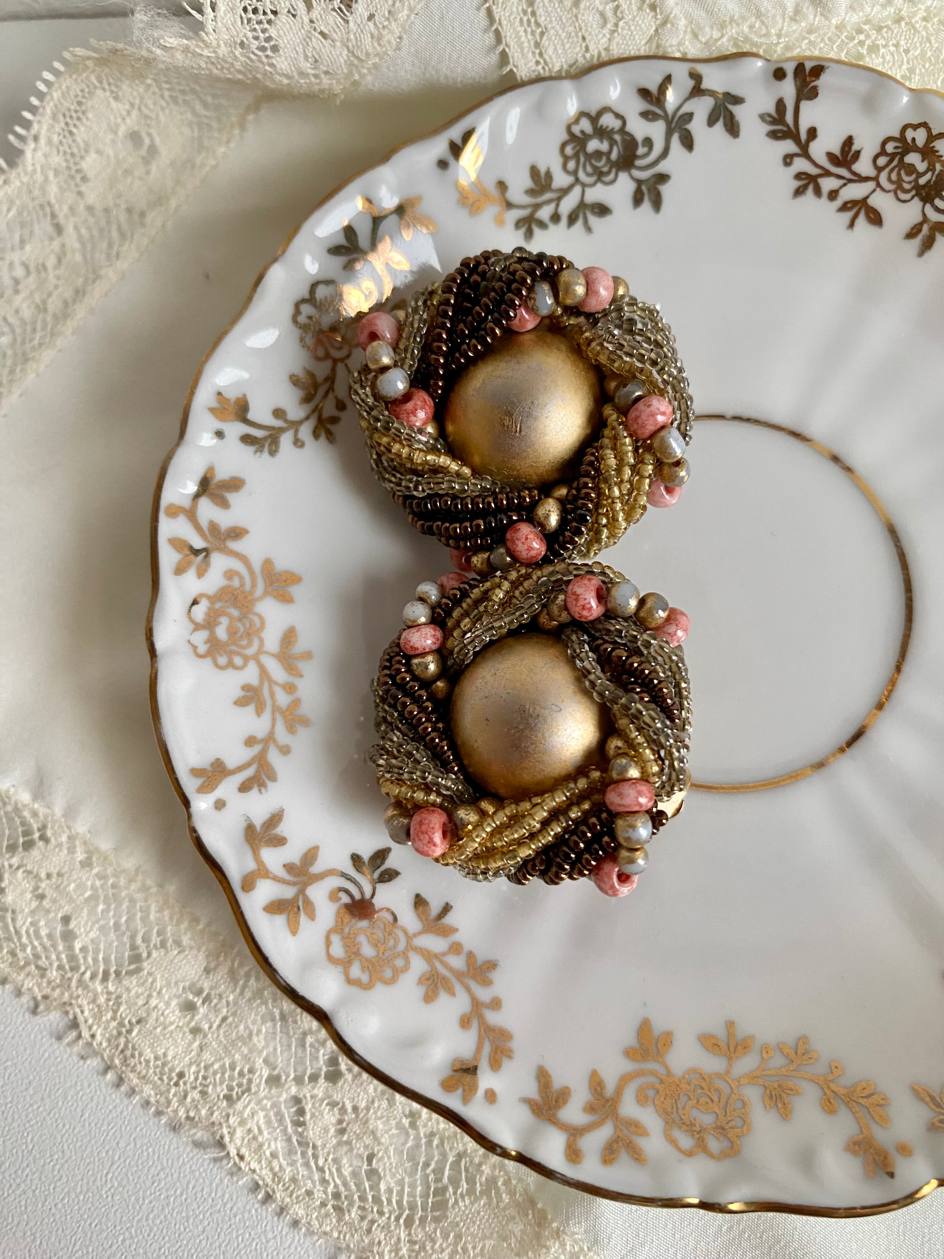 Orecchini a bottone antichi