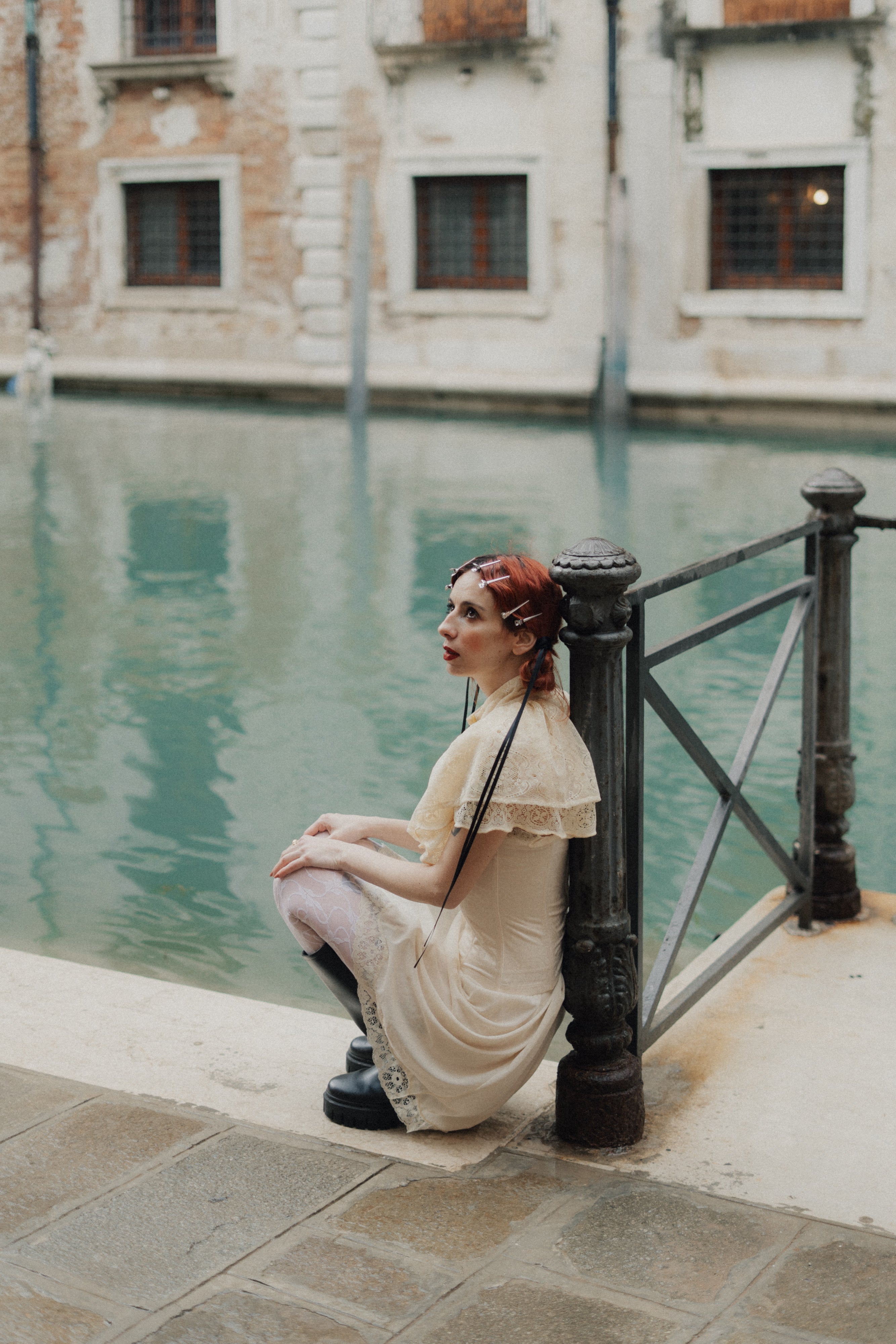 Mantellina stile vittoriano in pizzo antico veneziano pastello