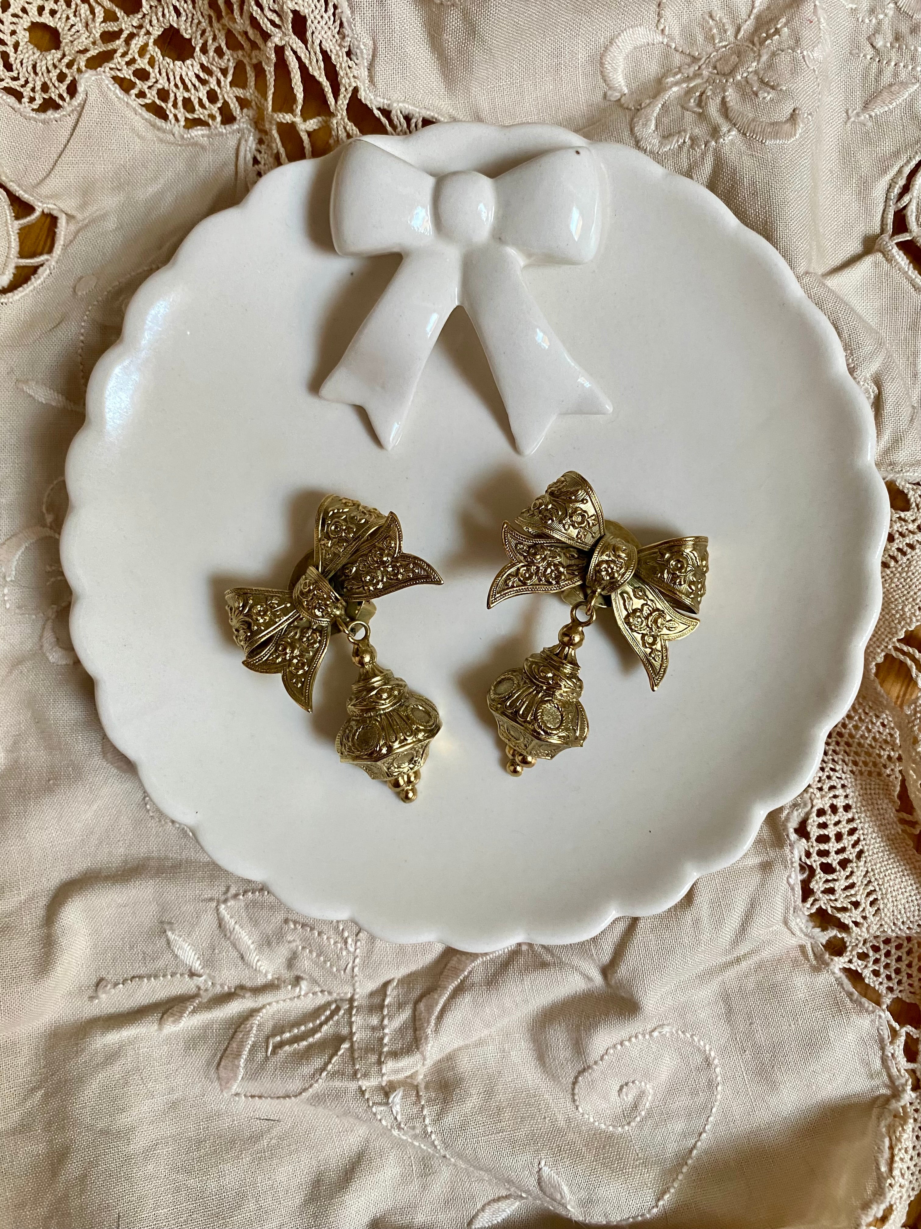 Amore Barocco orecchini a fiocco con conchiglia