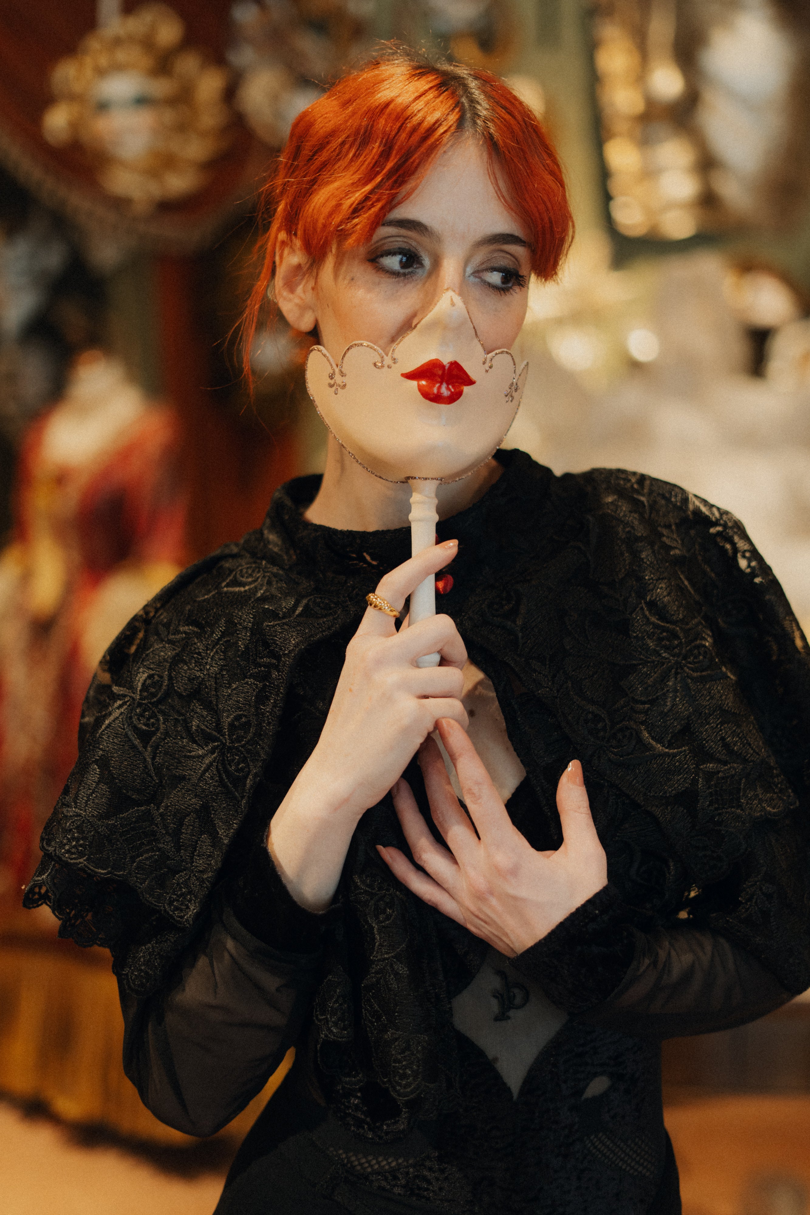 Mantellina in stile vittoriano in pizzo antico veneziano