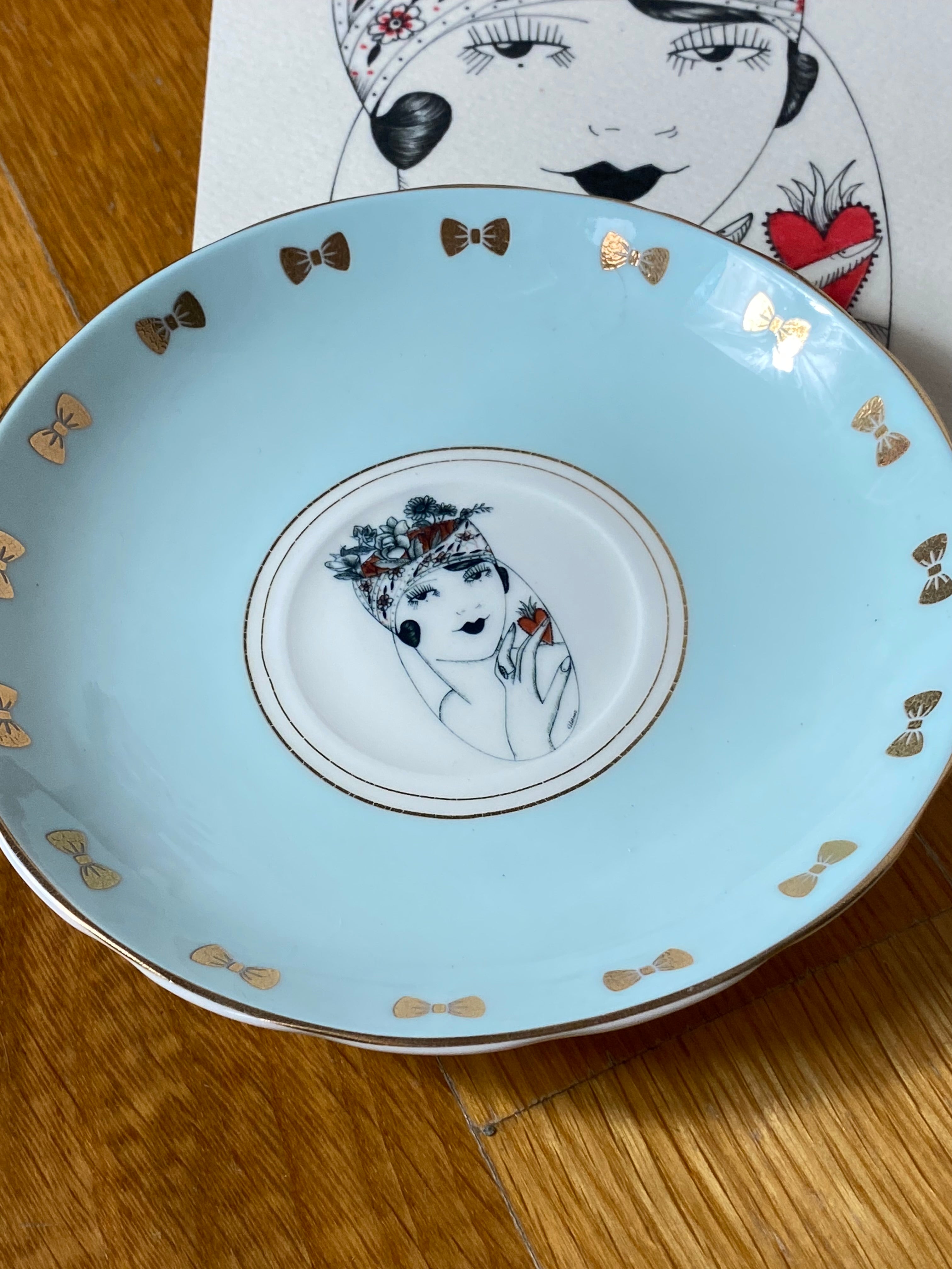 Pocket emptier plate by Helbones