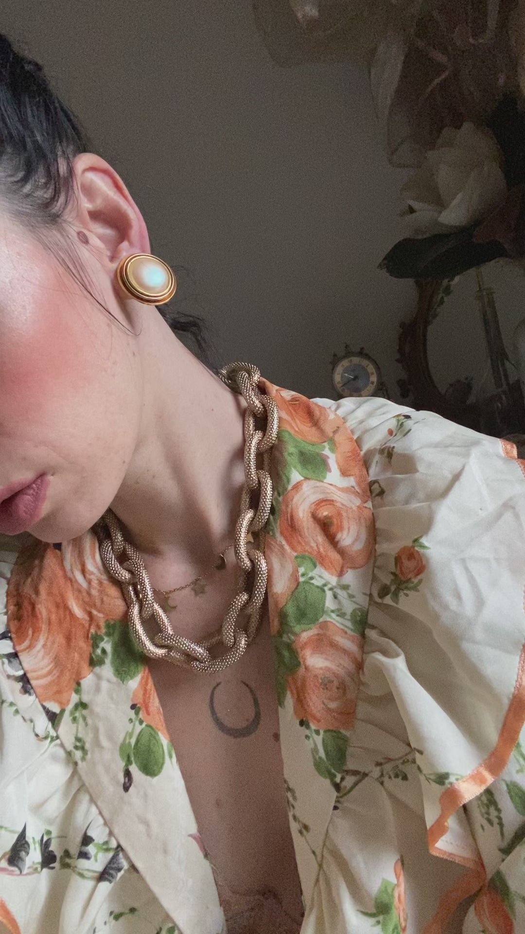 Boucles d'oreilles boutons dorés avec perle