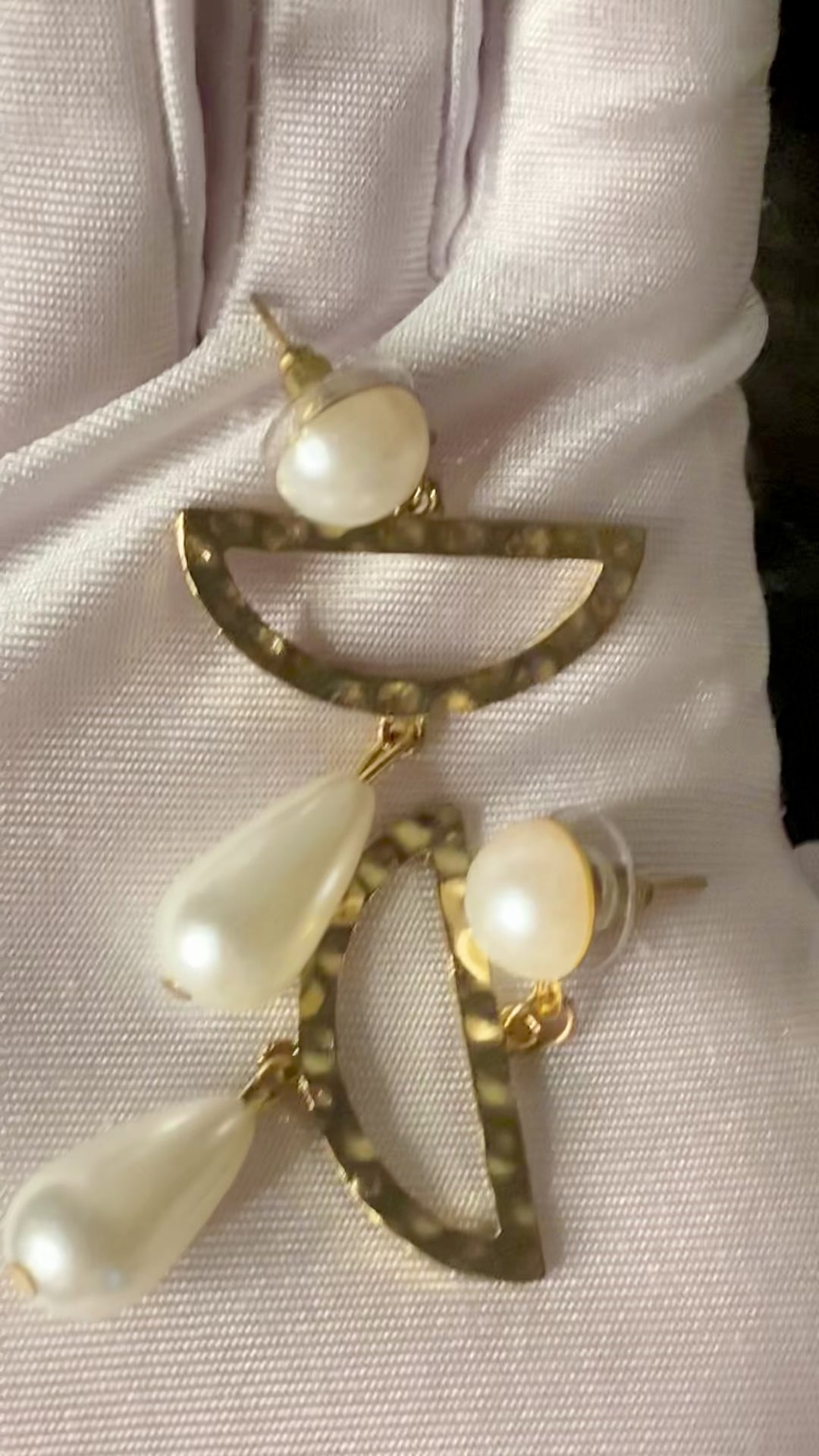 Boucles d'oreilles pendantes avec perles dorées