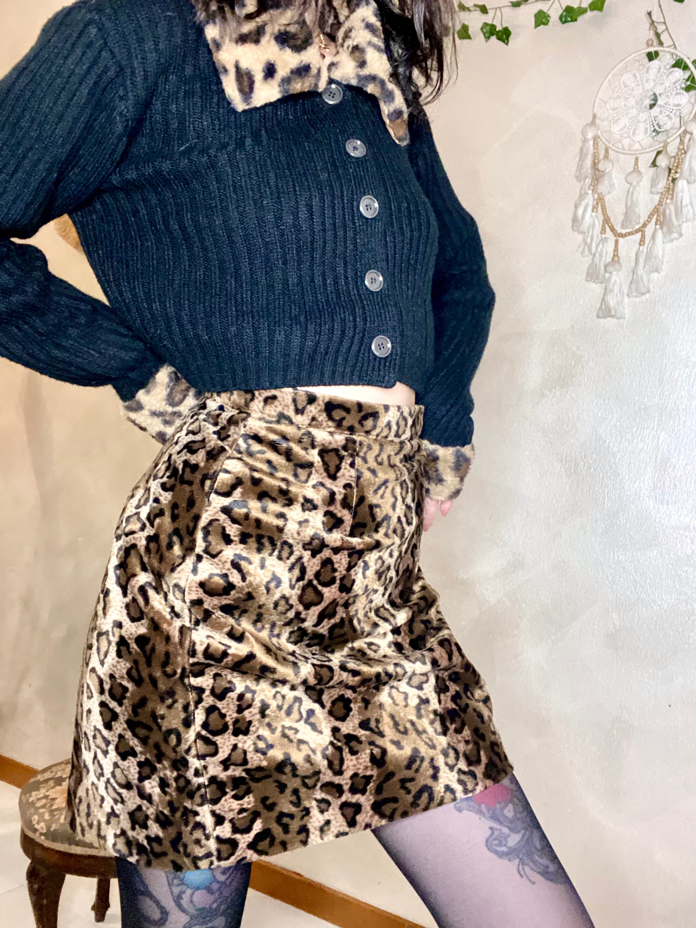 Minigonna leopardata a pelo corto