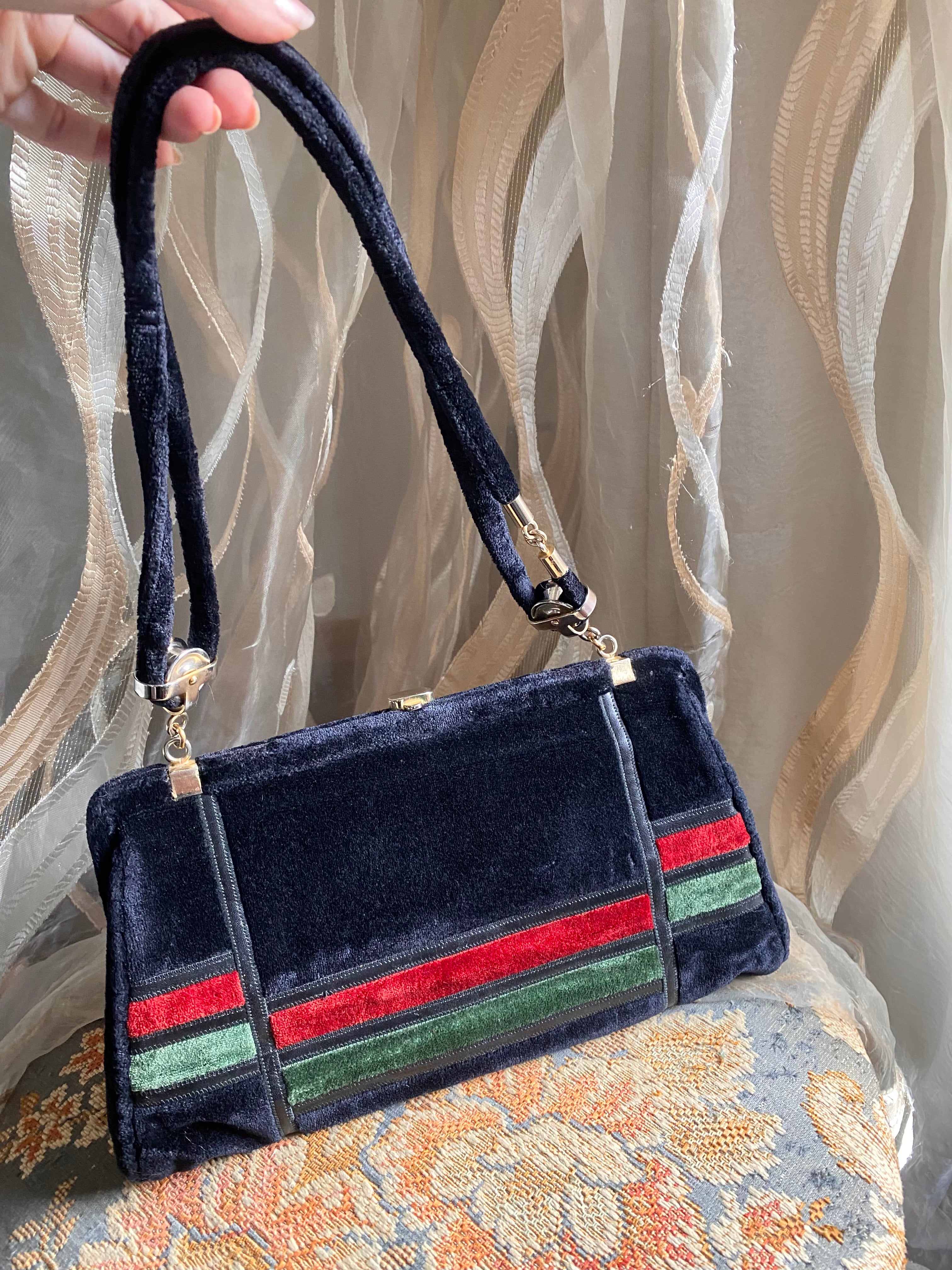 Borsetta in velluto asimmetrica