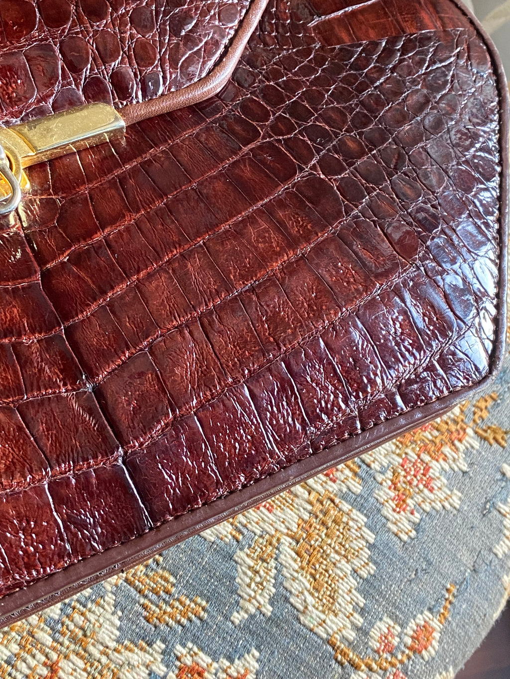 Pochette en crocodile losange
