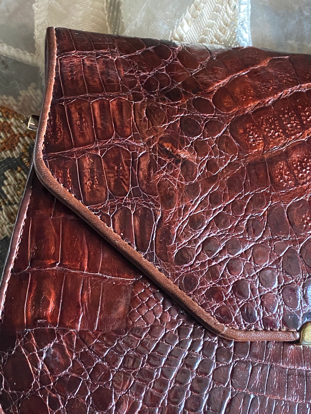Pochette en crocodile losange