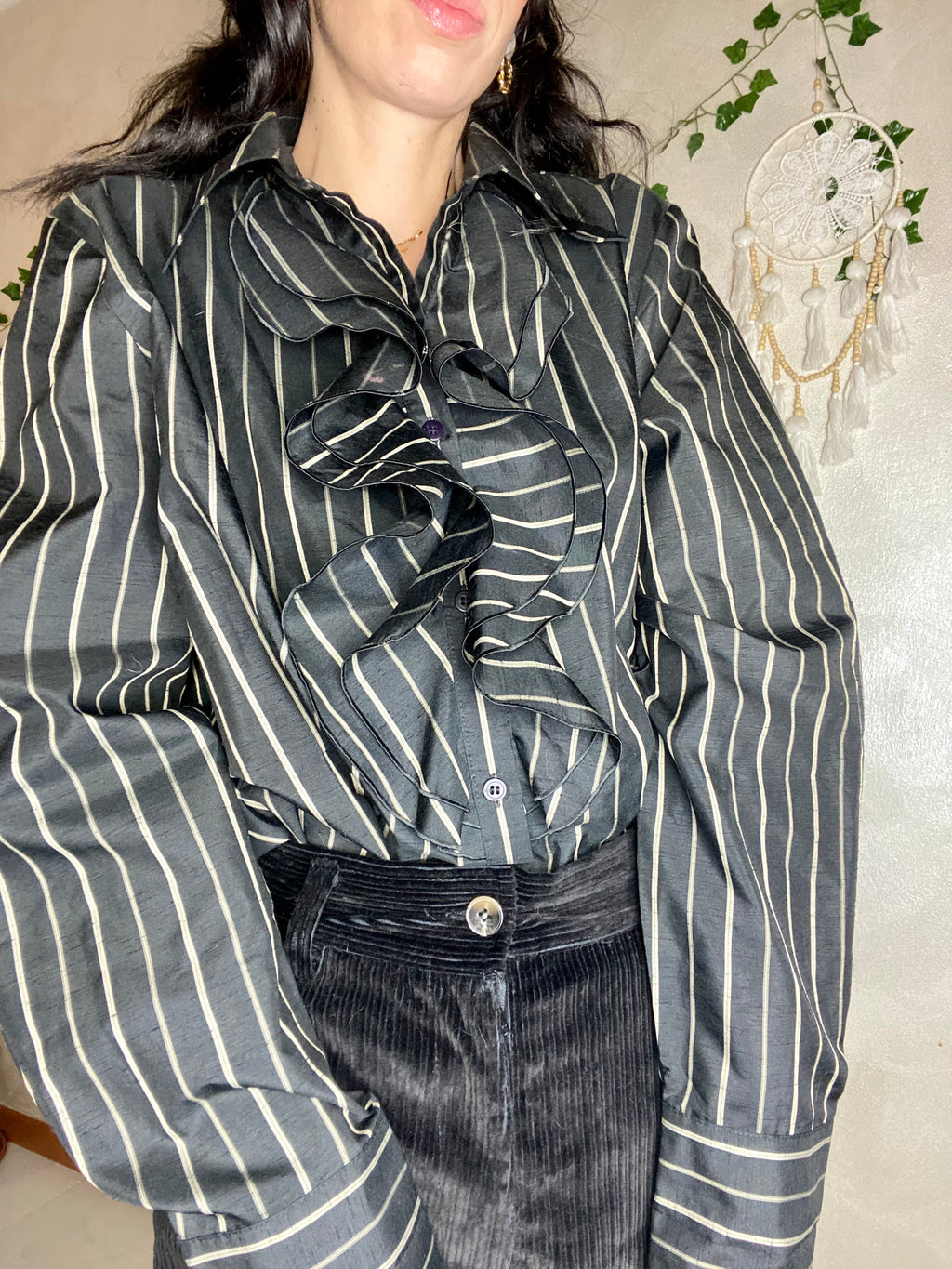 Chemise col jabot à fines rayures