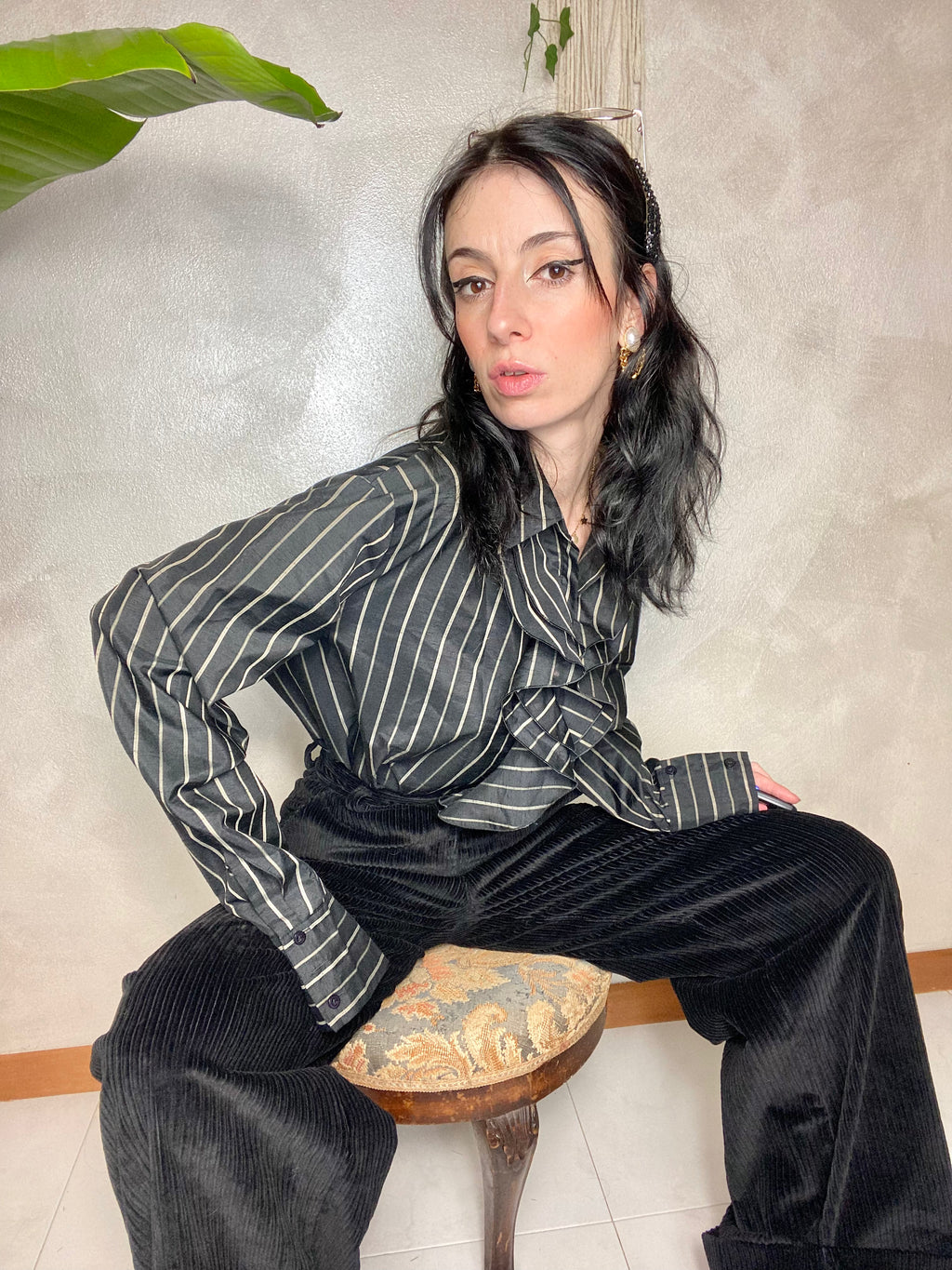 Chemise col jabot à fines rayures
