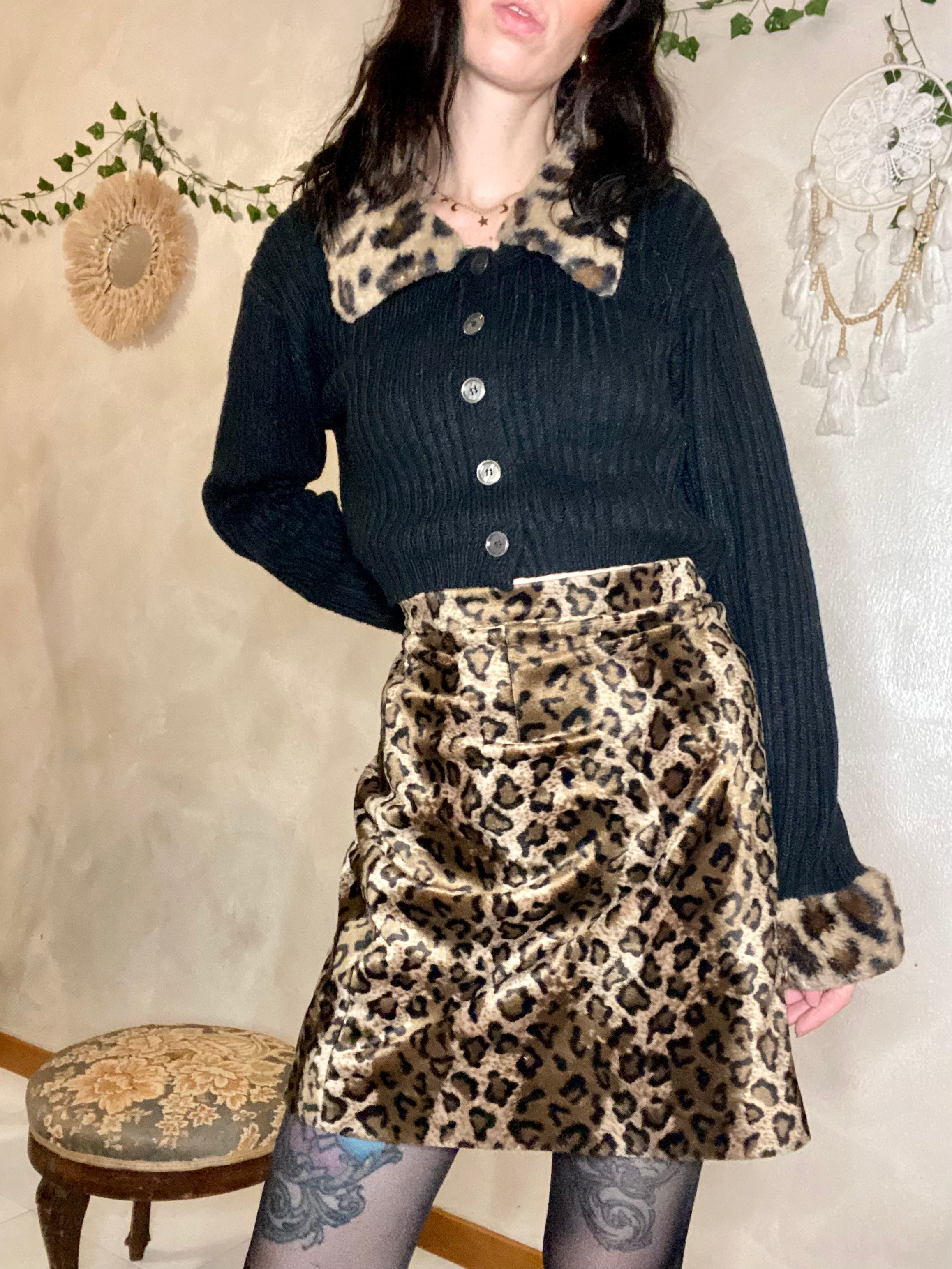 Minigonna leopardata a pelo corto