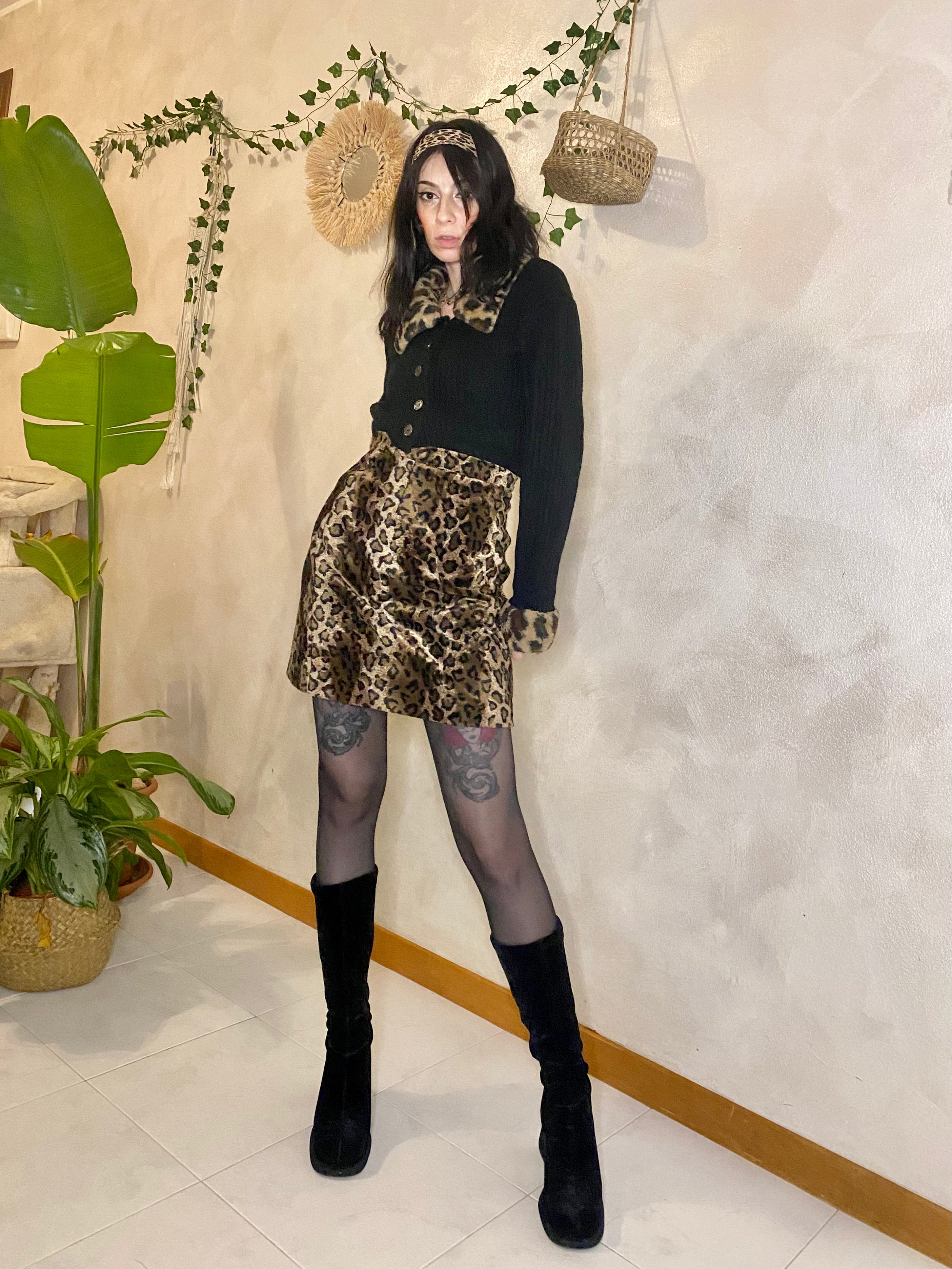 Minigonna leopardata a pelo corto