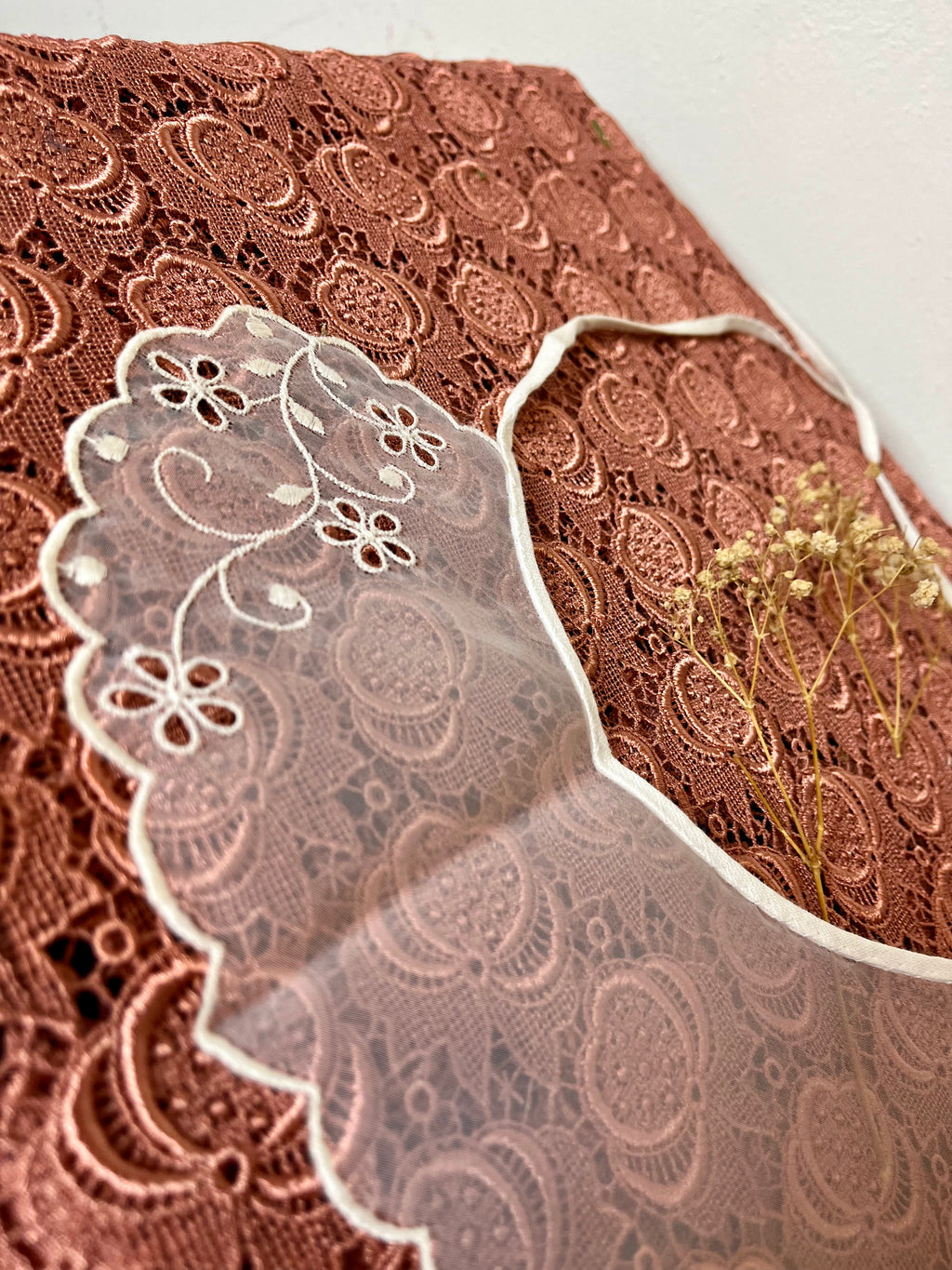 Colletto in organza Puritan ricamato