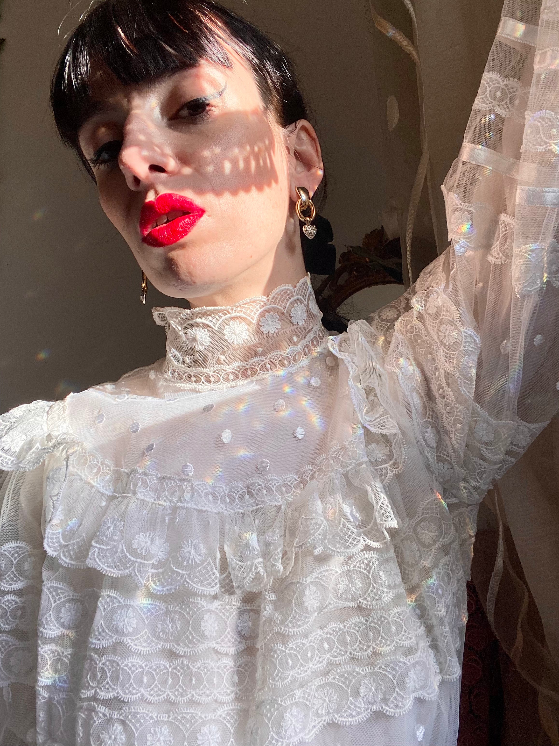 Boucles d'oreilles avec petits pendentifs coeur