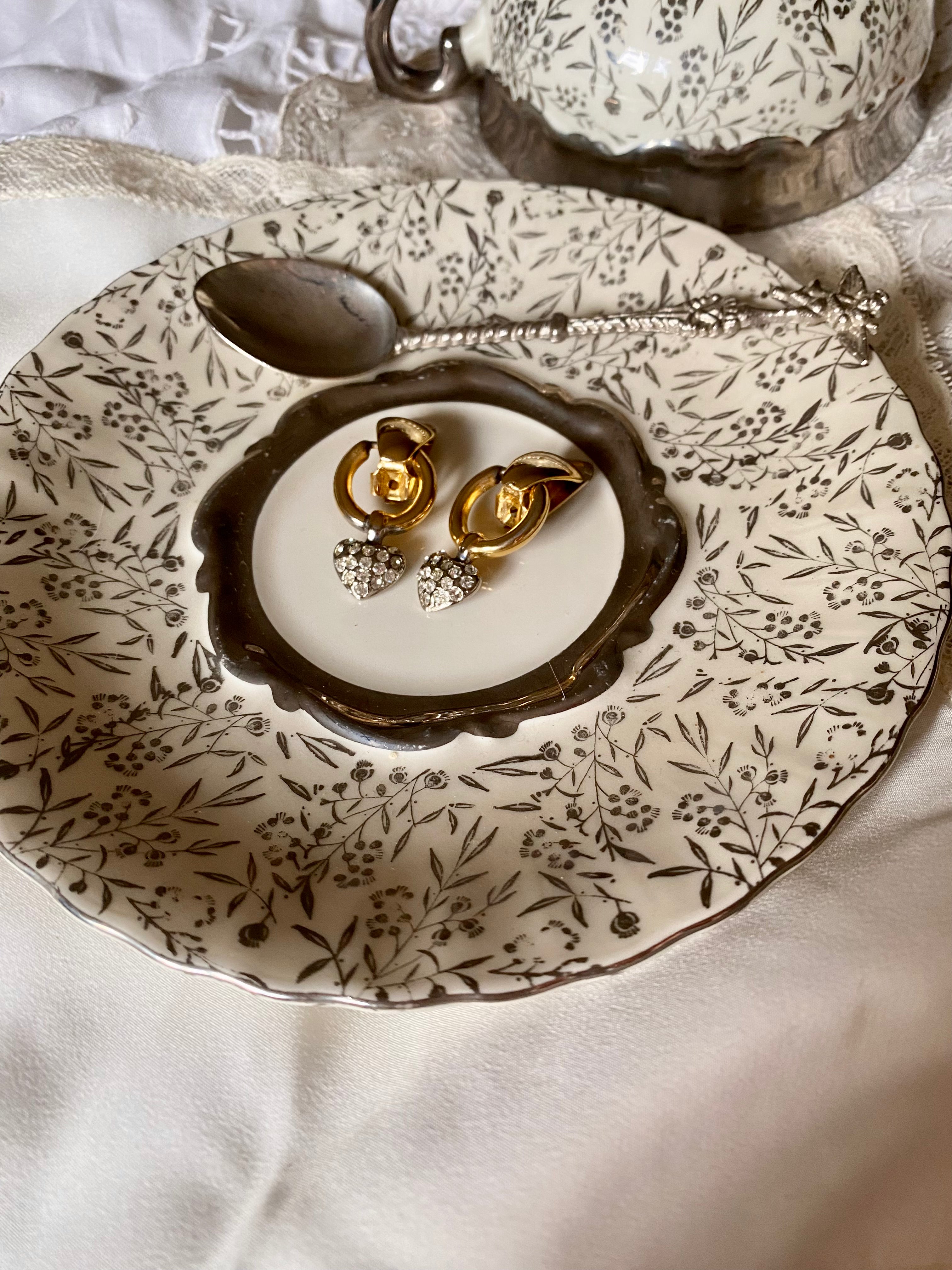 Boucles d'oreilles avec petits pendentifs coeur