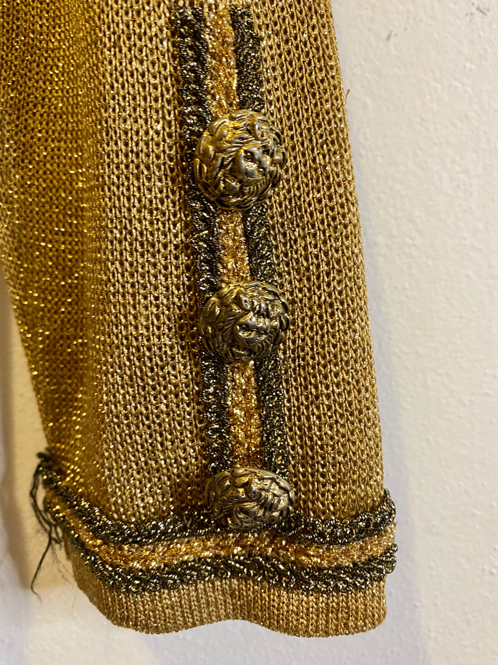 Cardigan à paillettes dorées