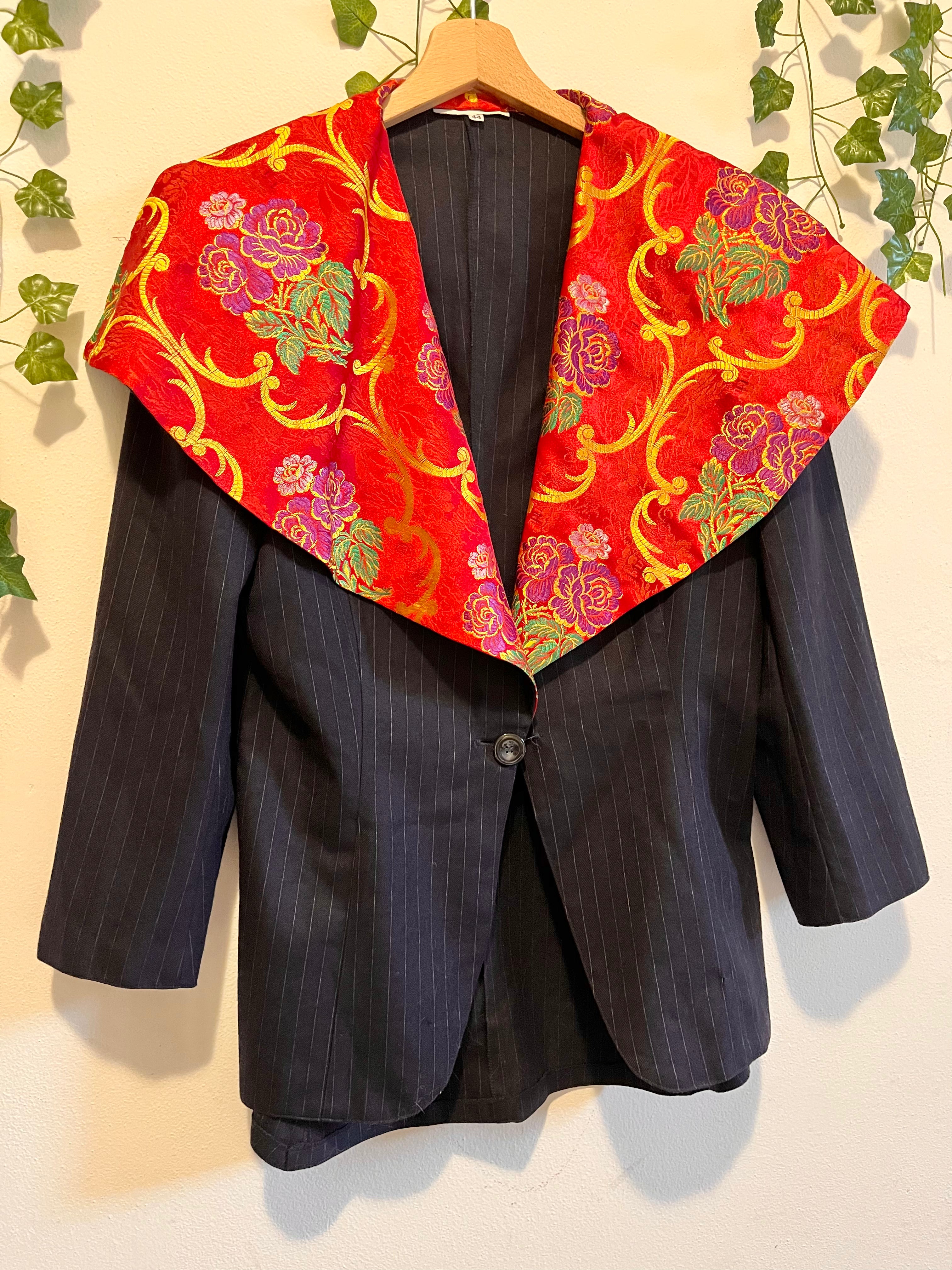 Blazer gessato con colletto alla marinara