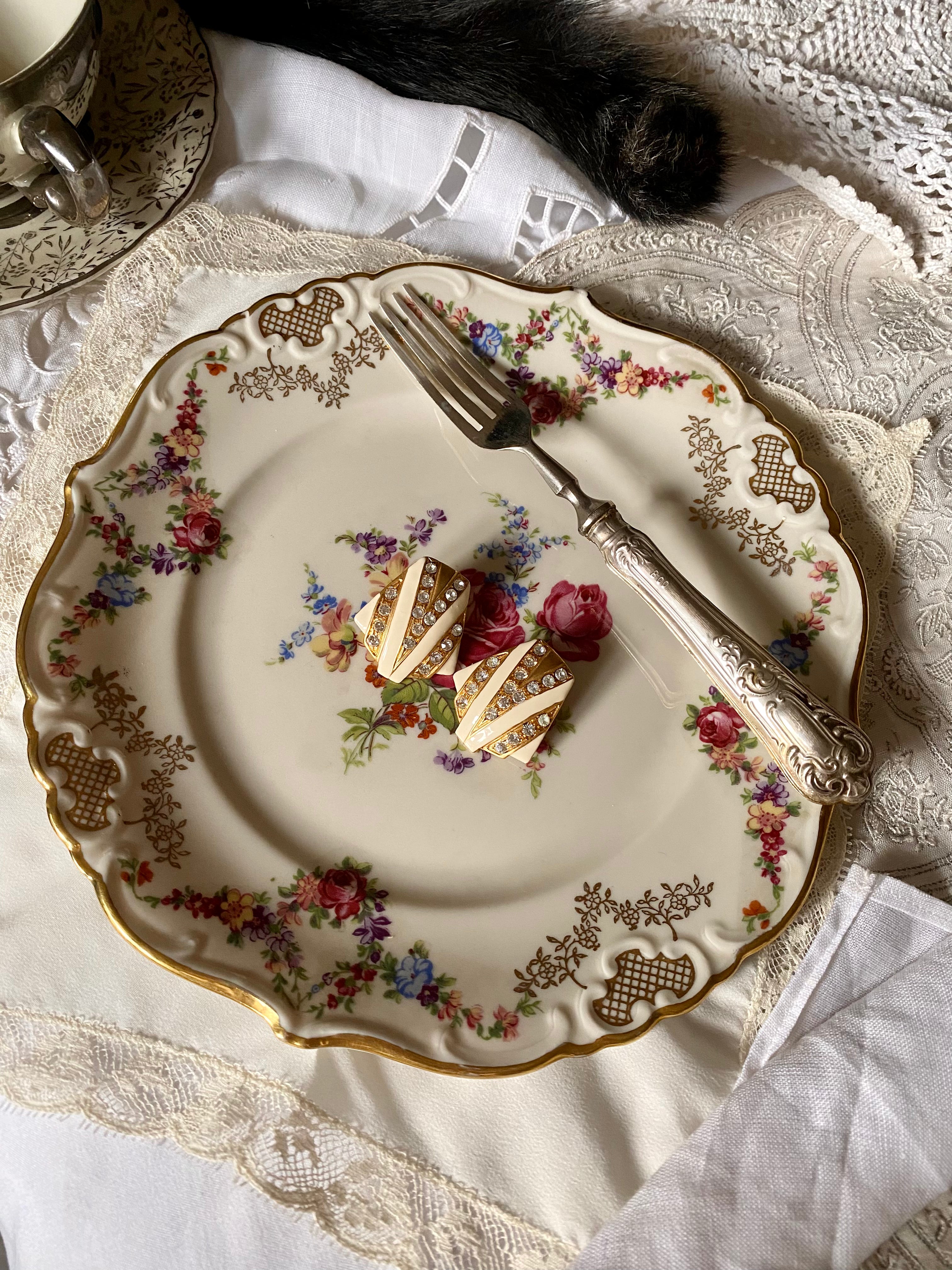 Boucles d'oreilles années 60 avec strass