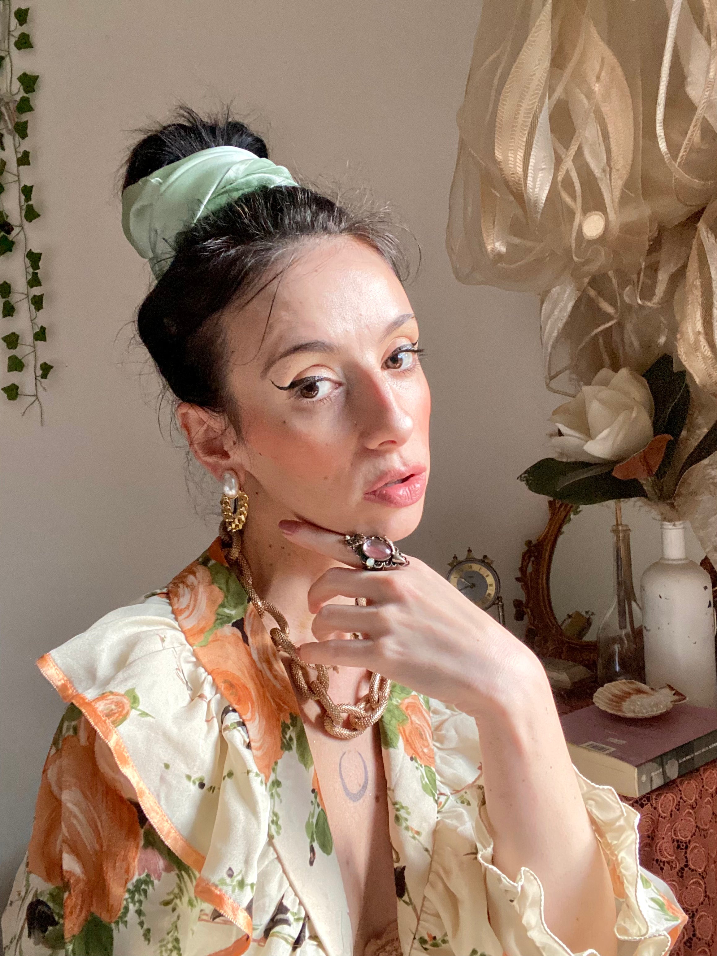 Orecchini a clip con perla e lavorazione intrecciata dorata