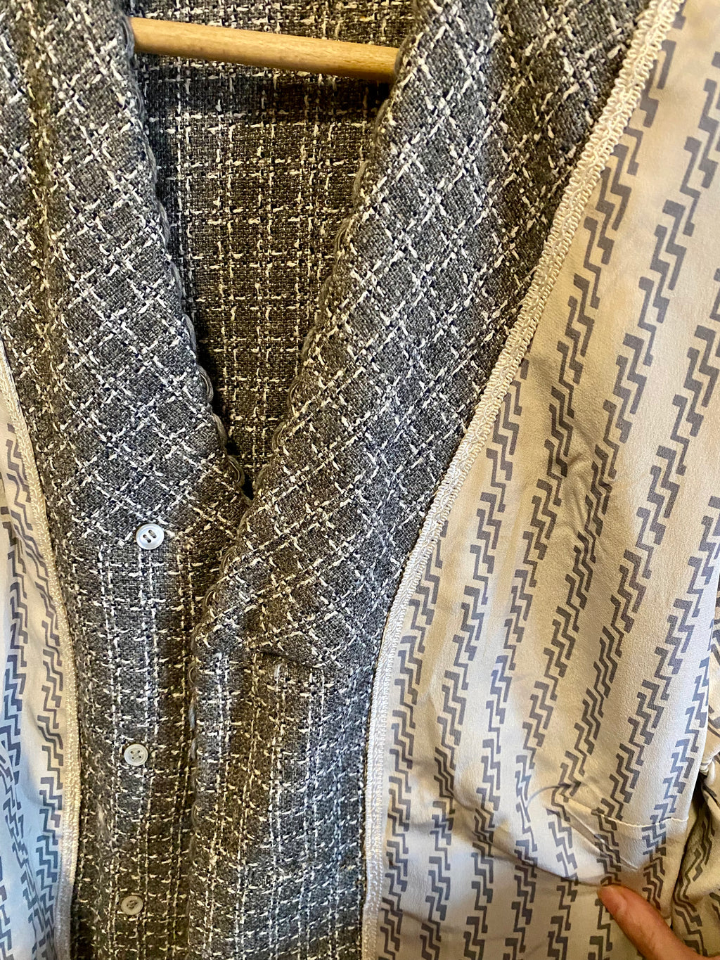 Refined collarless Vichy blazer