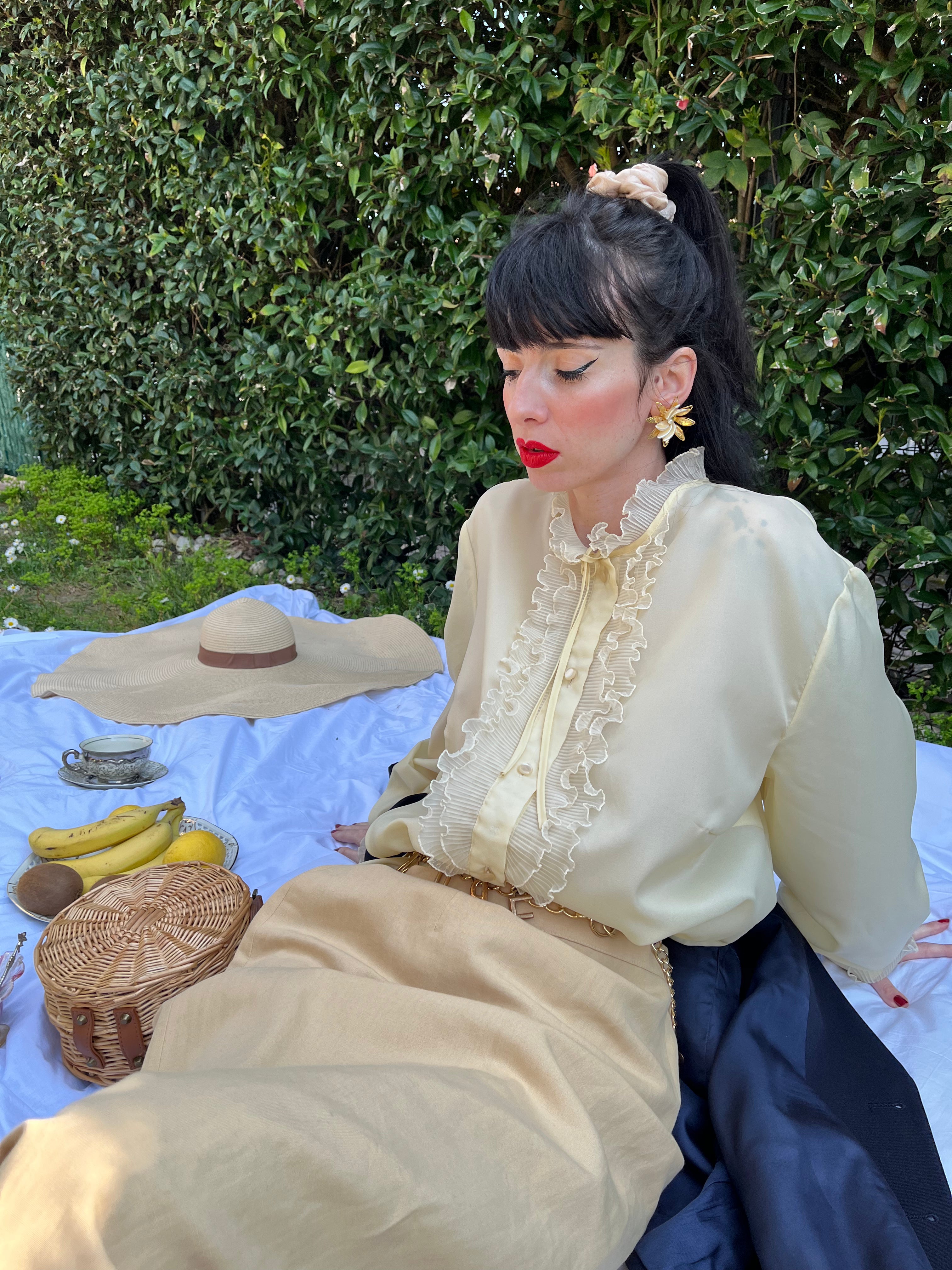 Camicia vittoriana a cascata monocromo pastello