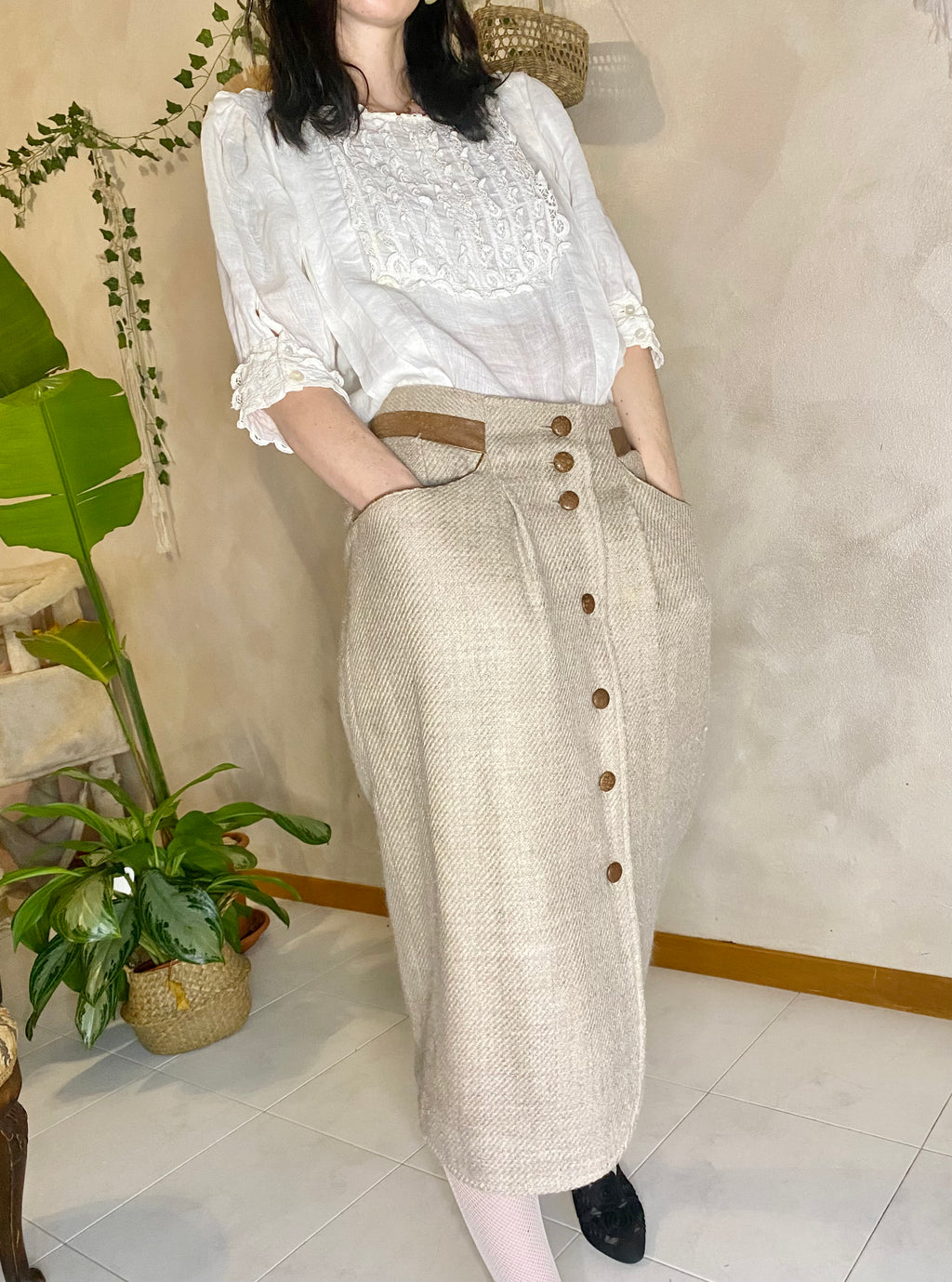 Jupe crayon midi en laine avec boutons contrastés
