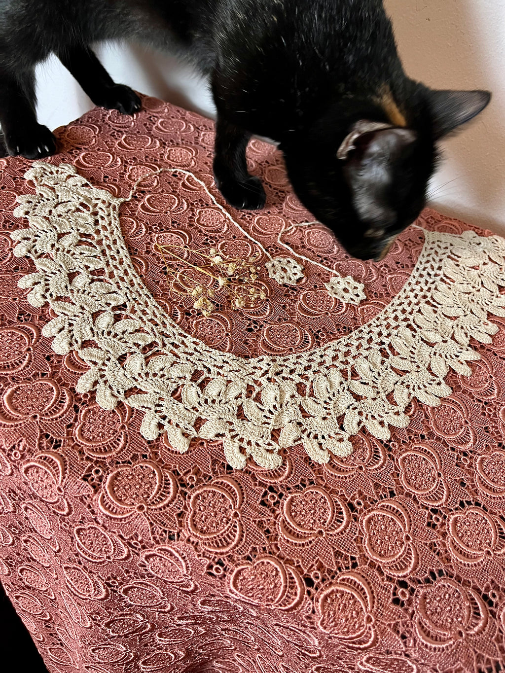 Colletto Chiacchierino in pizzo beige fatto a mano