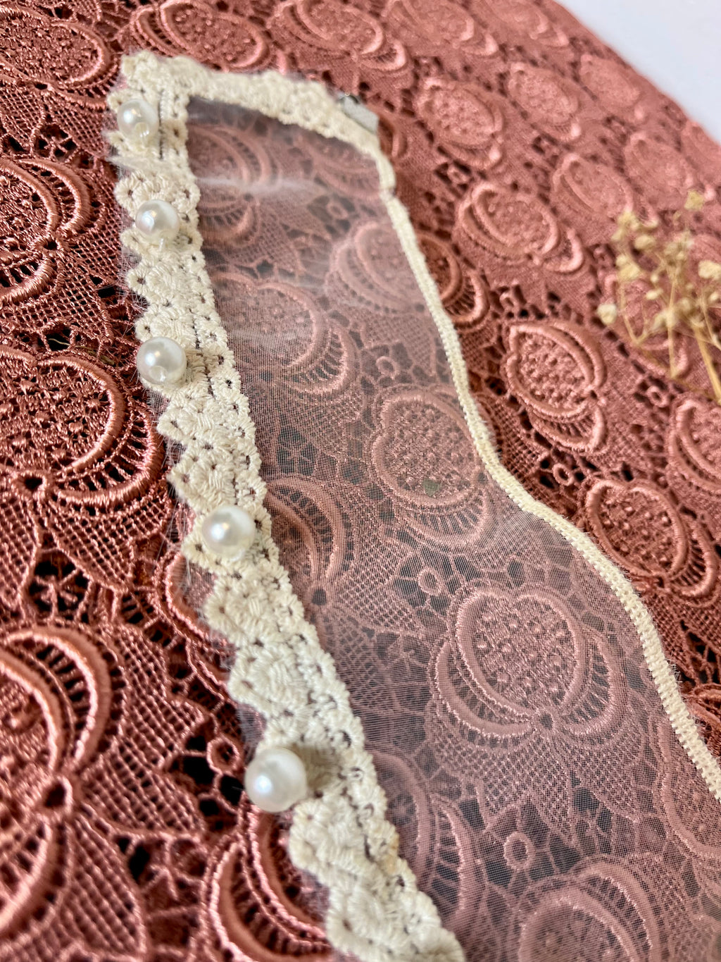 Colletto Wing in organza, perline e pizzo Macramè