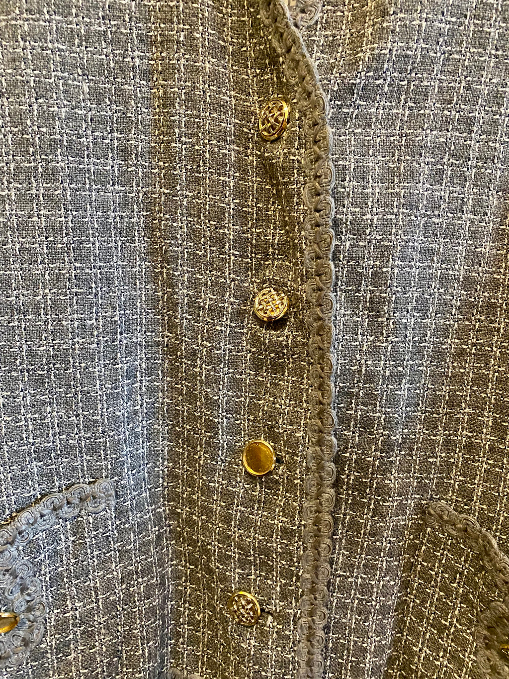 Refined collarless Vichy blazer