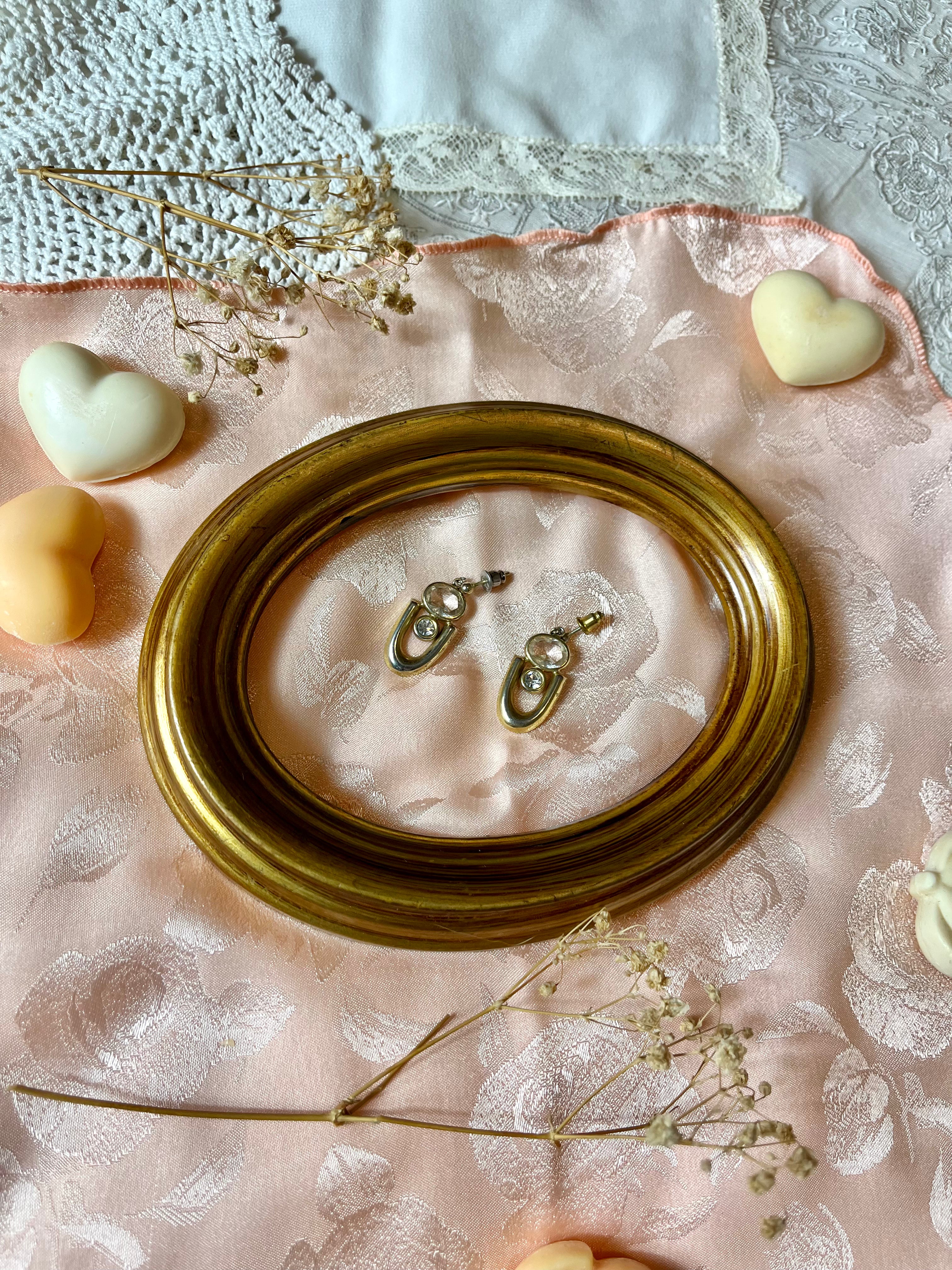 Boucles d'oreilles dorées avec pierre et diamant années 60