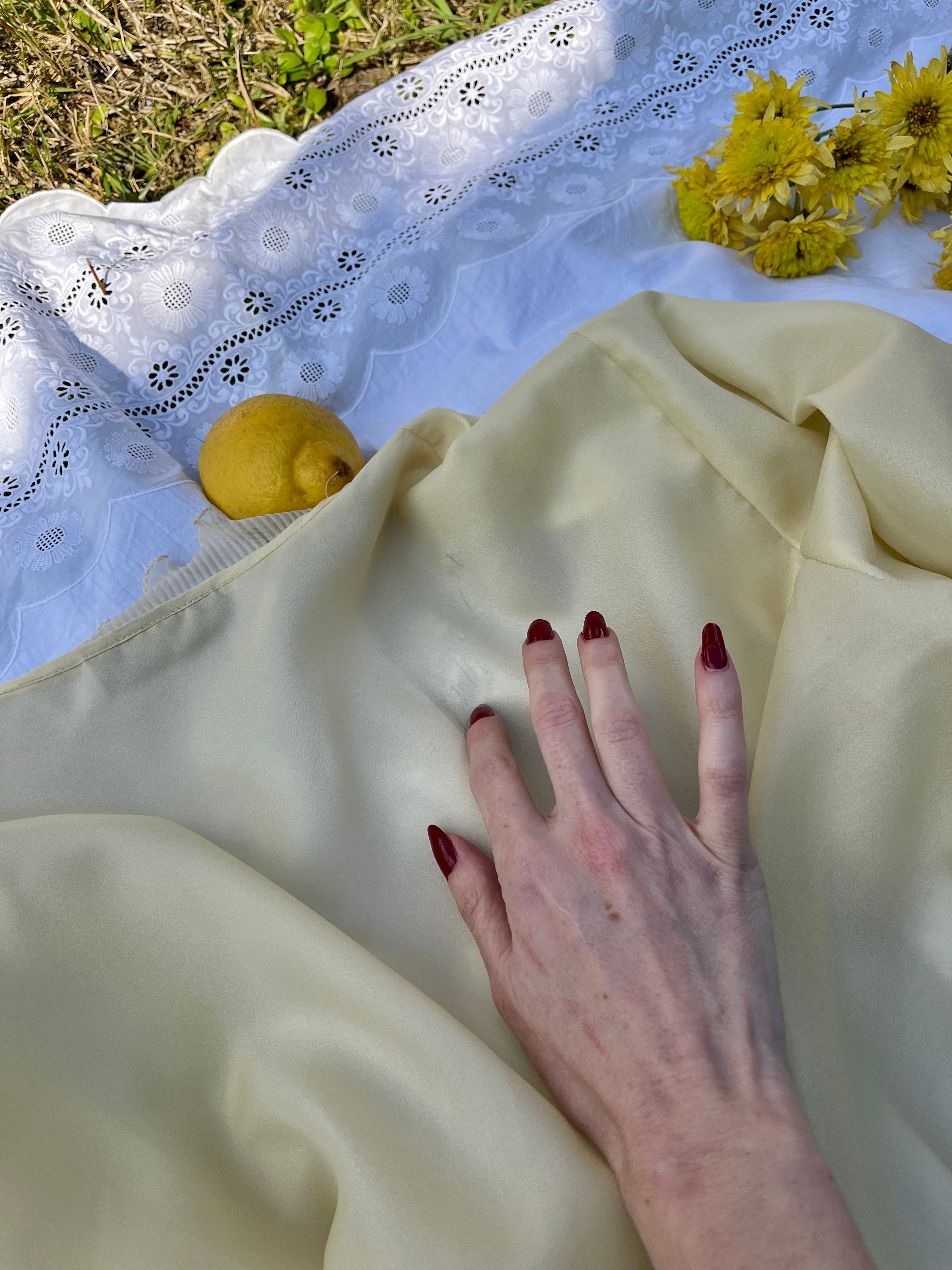 Camicia vittoriana a cascata monocromo pastello