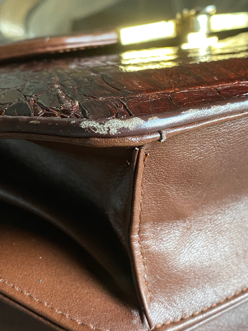 Pochette en crocodile losange