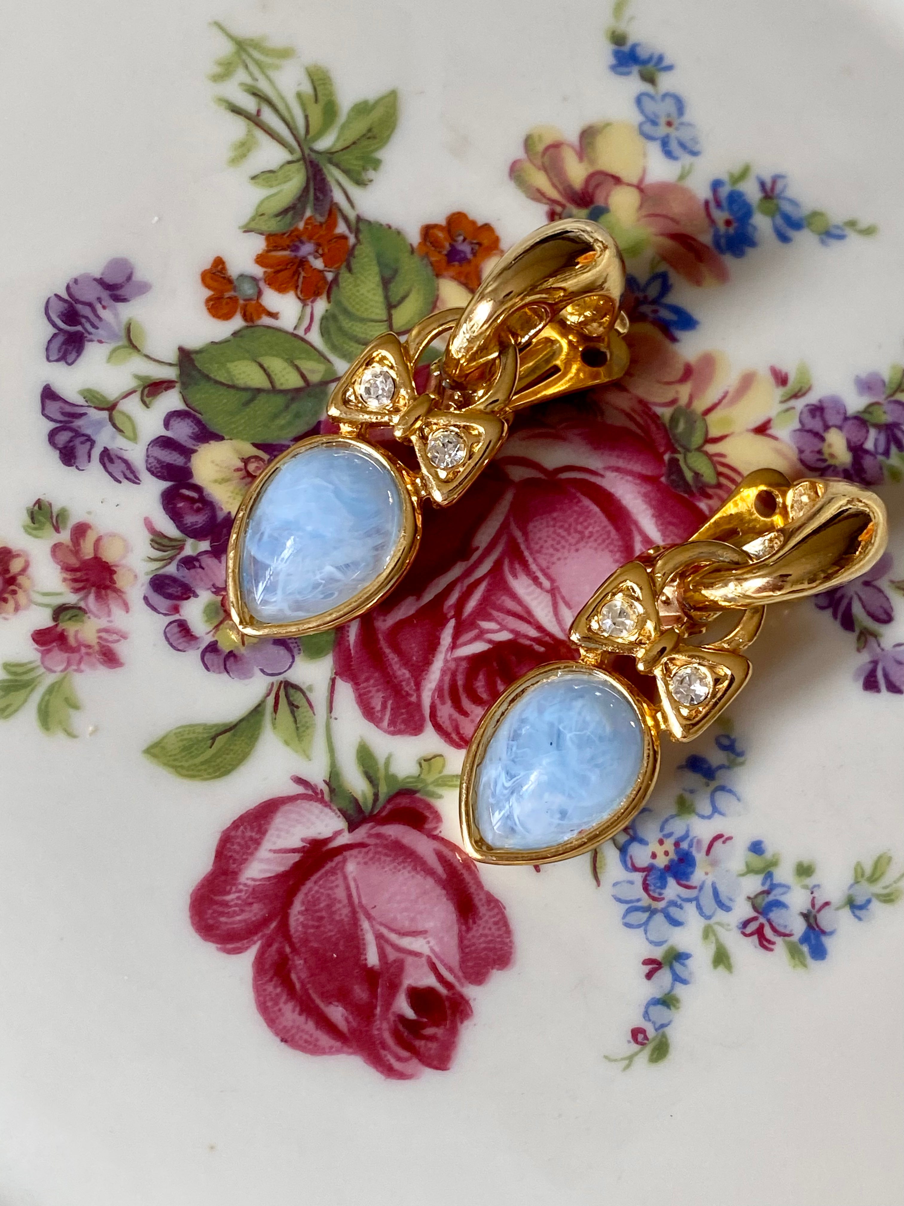Boucles d'oreilles nœud et pendantes en opalite