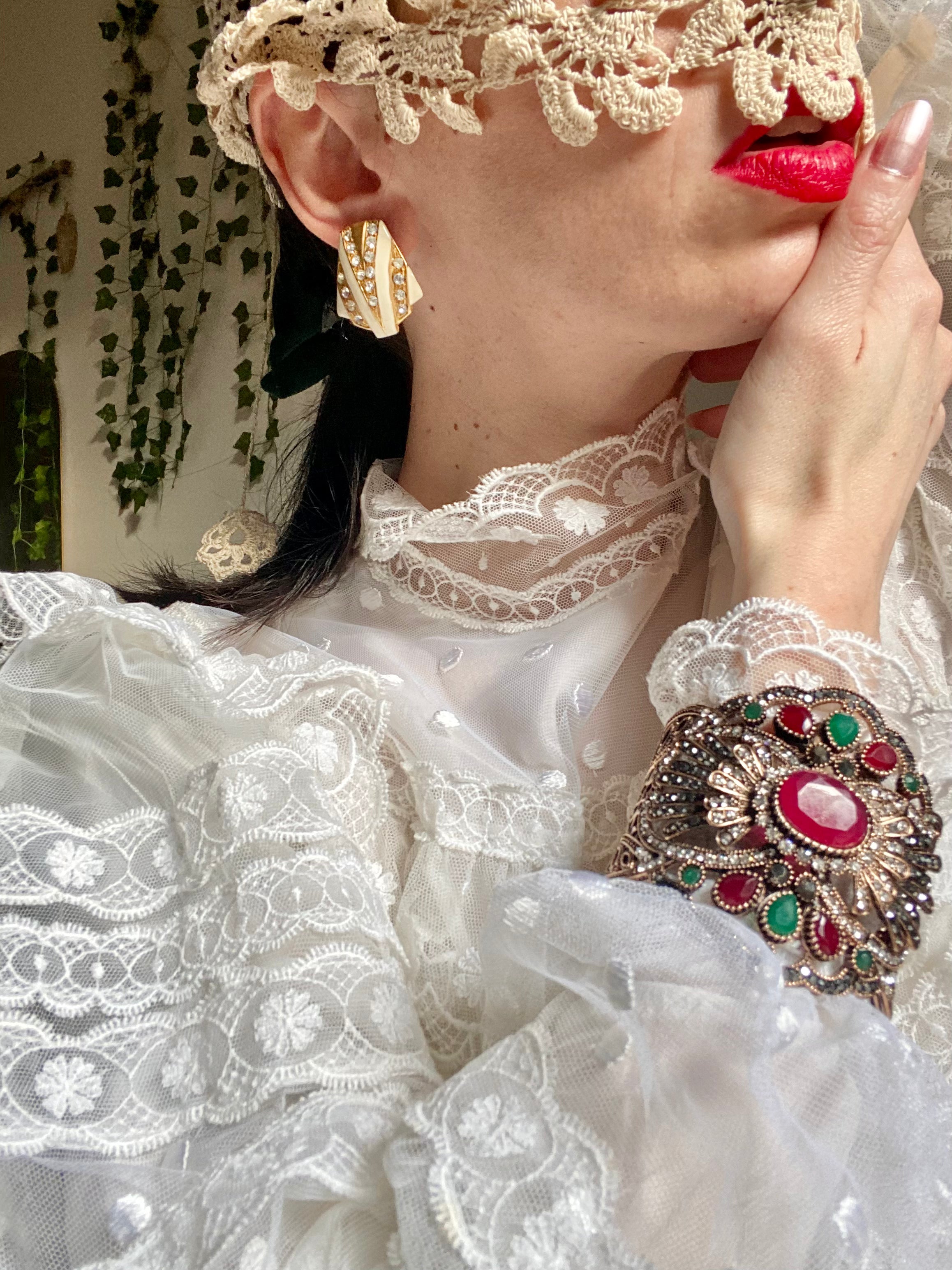 Boucles d'oreilles années 60 avec strass