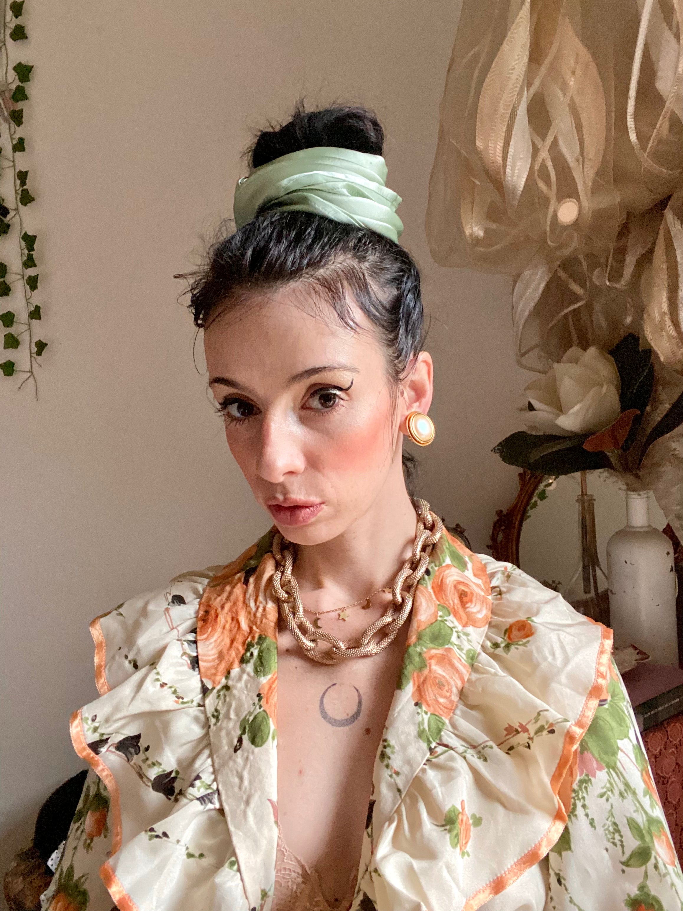 Boucles d'oreilles boutons dorés avec perle