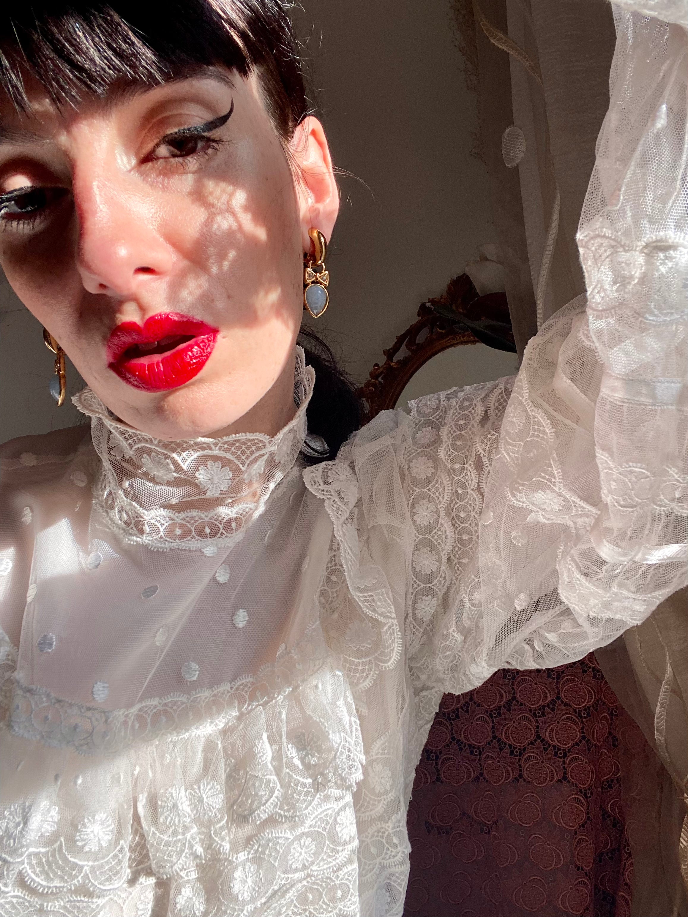 Boucles d'oreilles nœud et pendantes en opalite