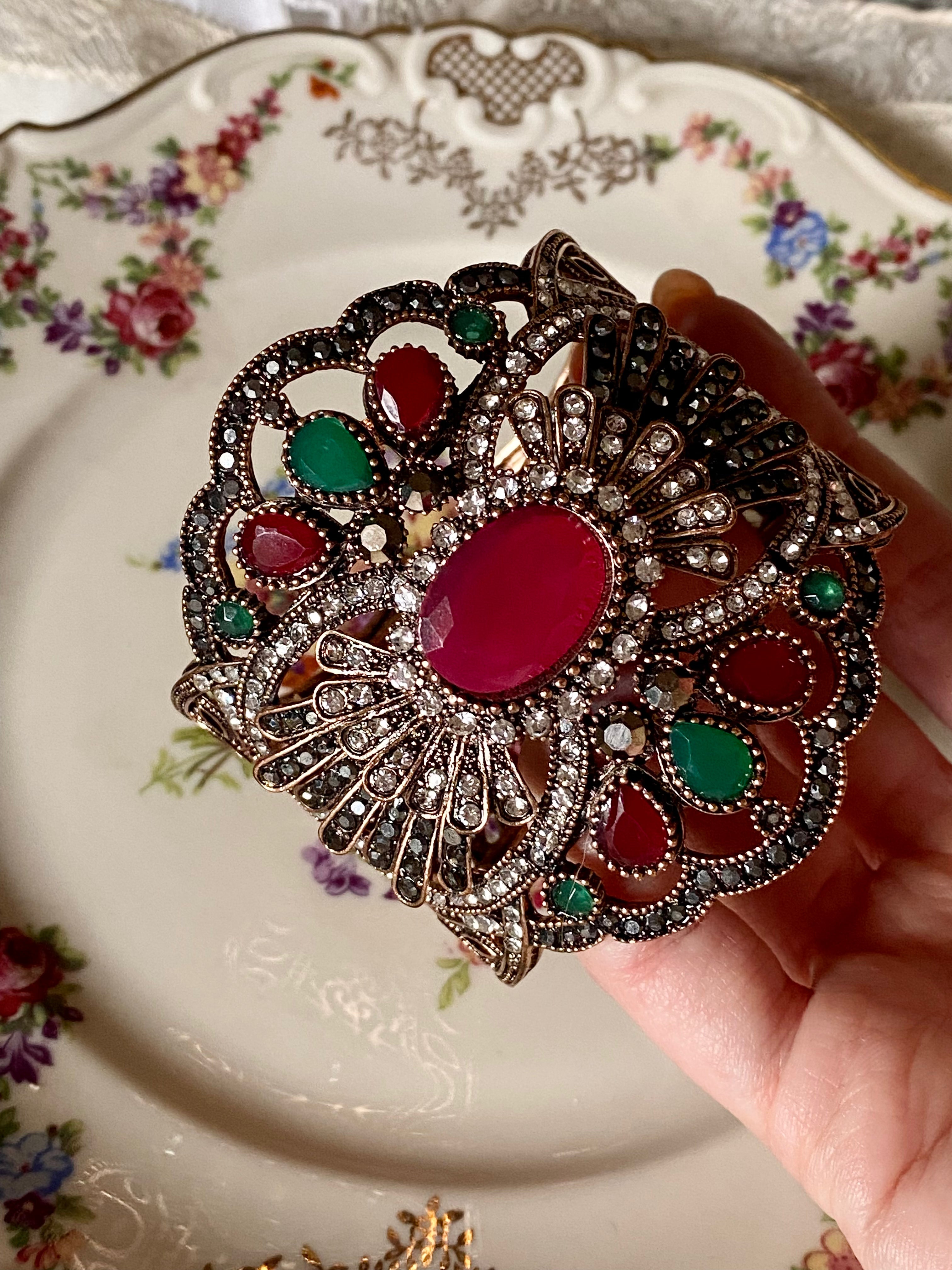 Bracciale rigido etnico con pietre e strass