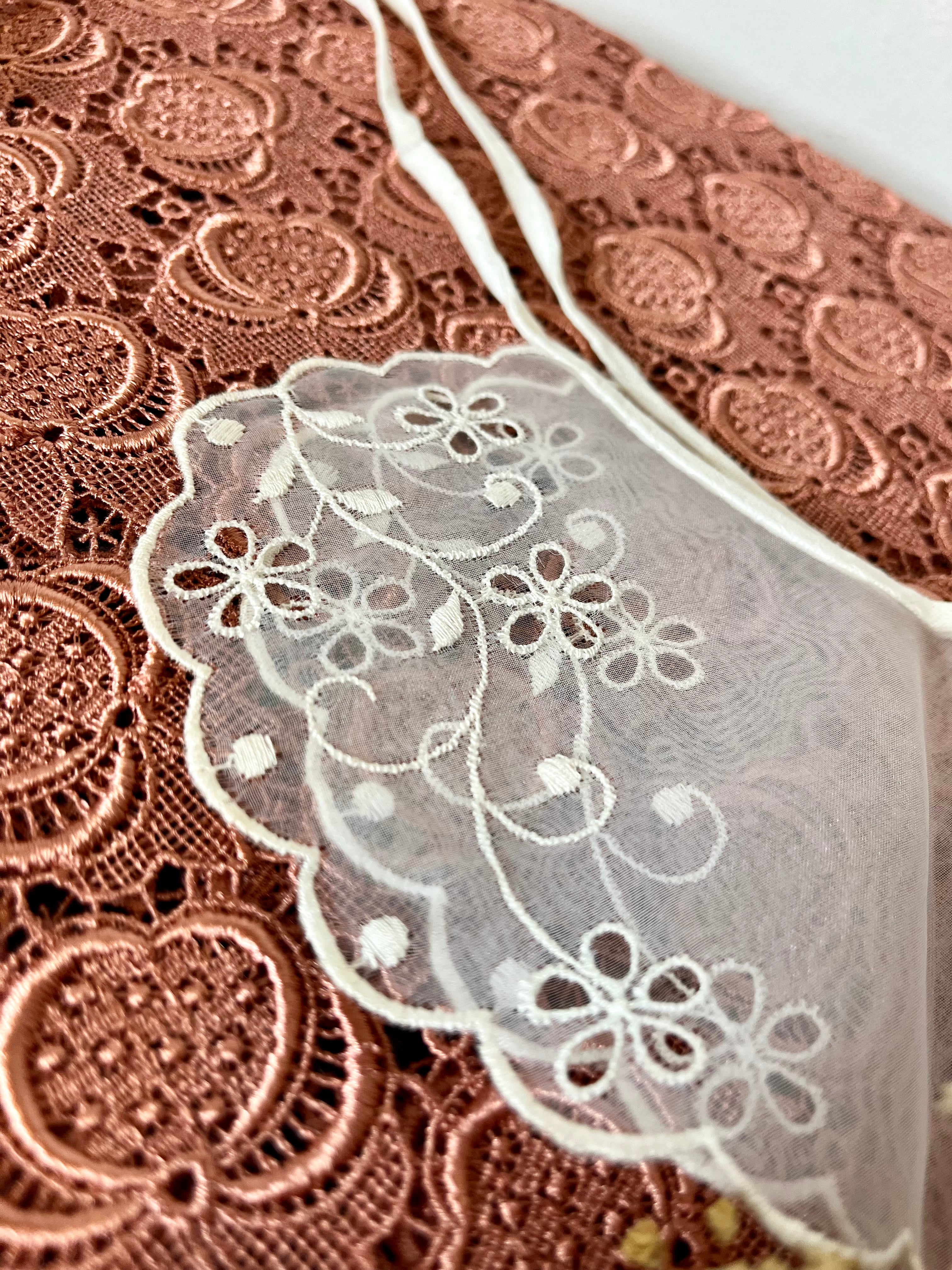 Colletto in organza Puritan ricamato