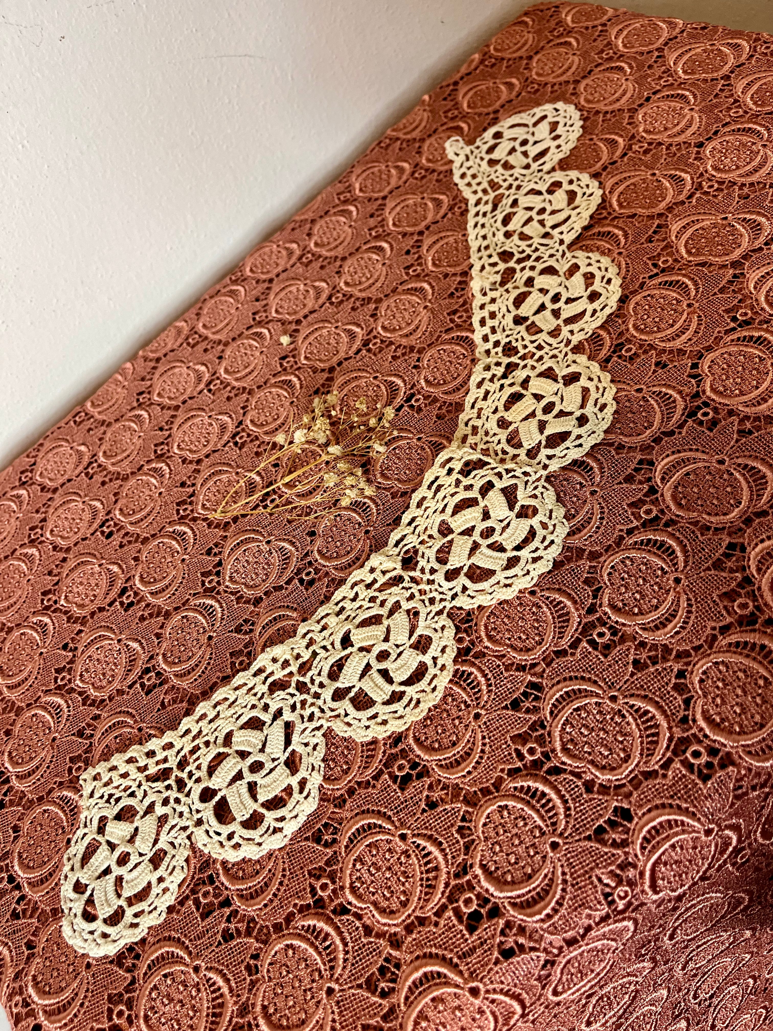 Colletto Chiacchierino in pizzo tinta sabbia